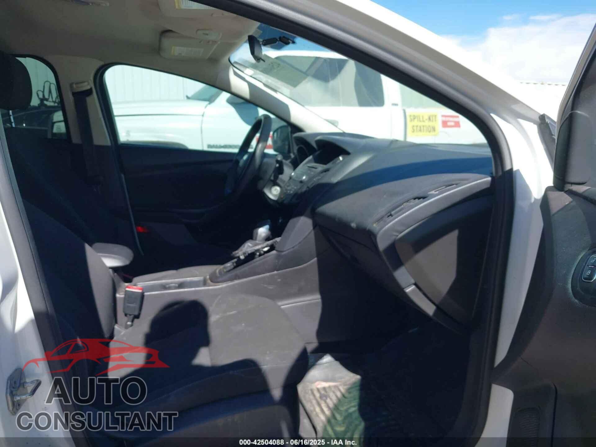 FORD FOCUS 2017 - 1FADP3K22HL259179