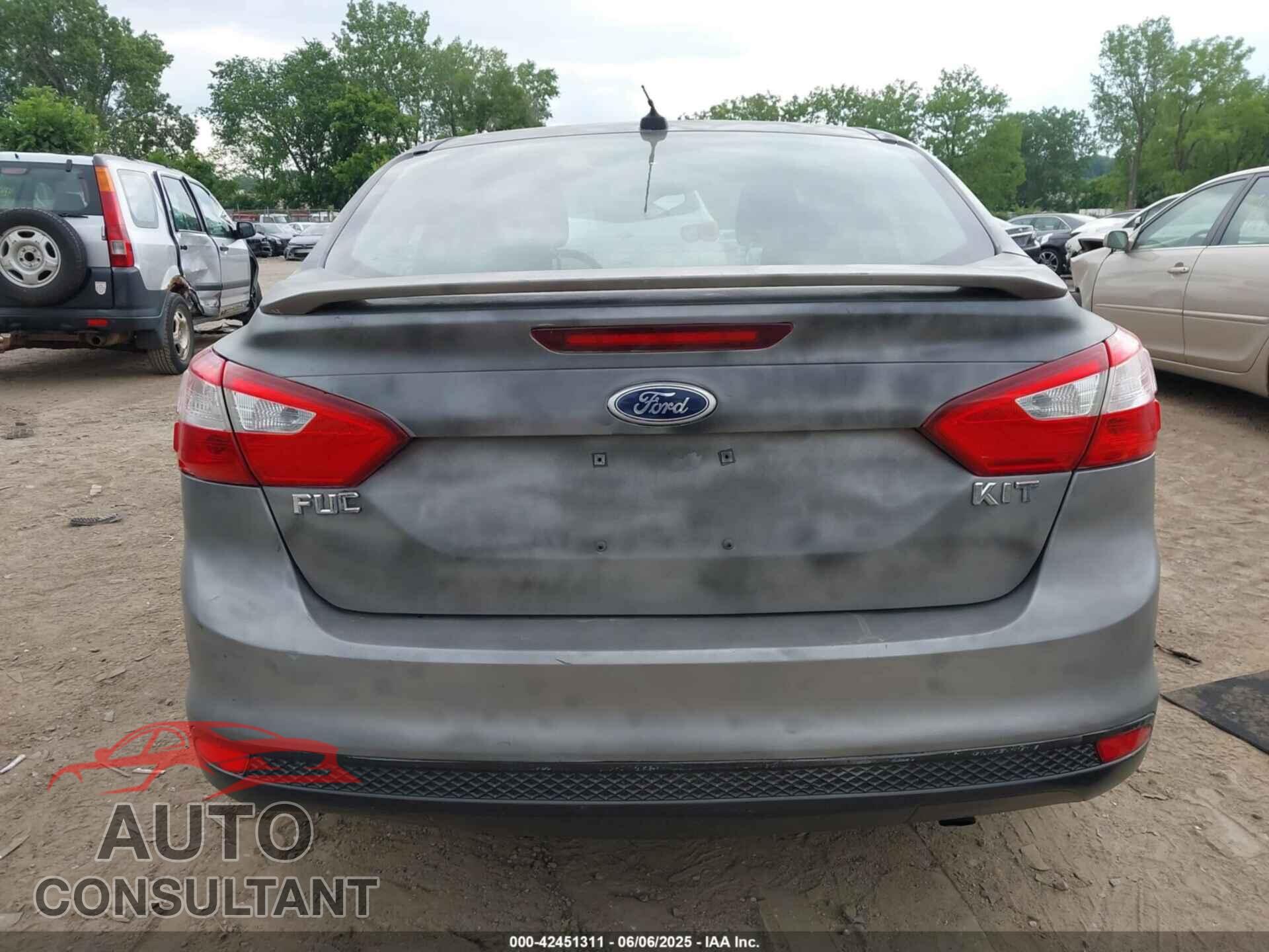 FORD FOCUS 2012 - 1FAHP3J25CL337174