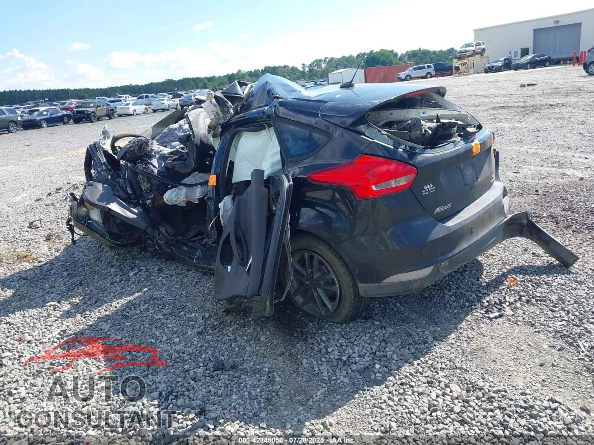 FORD FOCUS 2015 - 1FADP3K21FL267853
