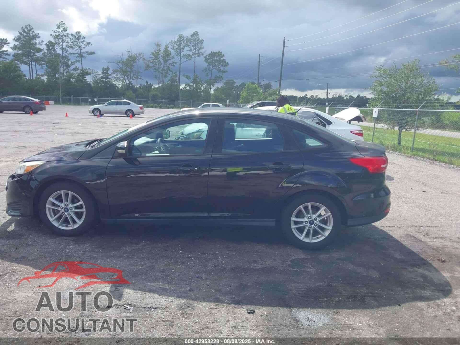 FORD FOCUS 2017 - 1FADP3F26HL326778