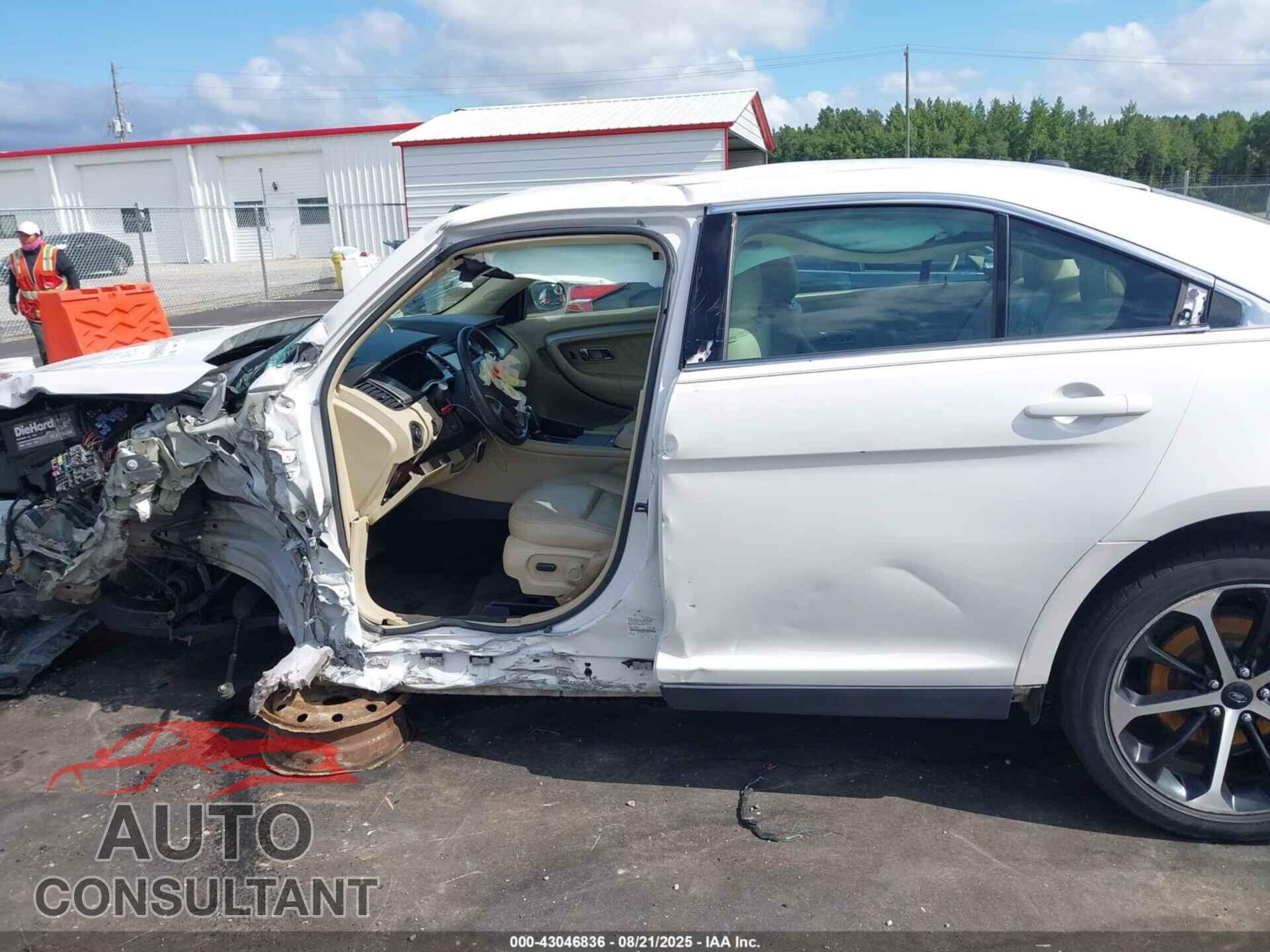 FORD TAURUS 2016 - 1FAHP2E83GG132976