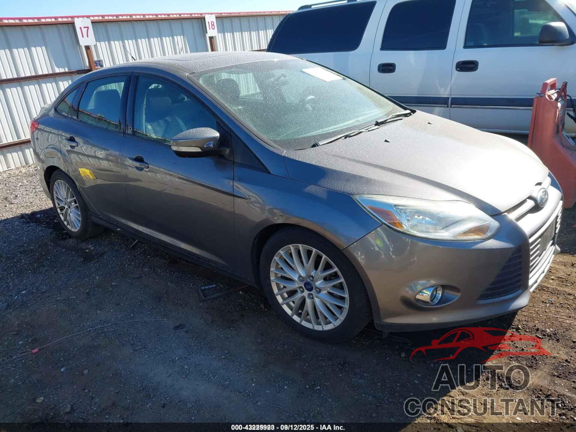 FORD FOCUS 2014 - 1FADP3F23EL241926