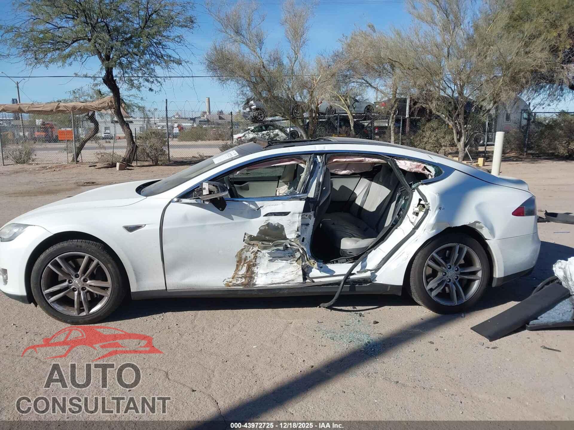 TESLA MODEL S 2013 - 5YJSA1DN9DFP04061