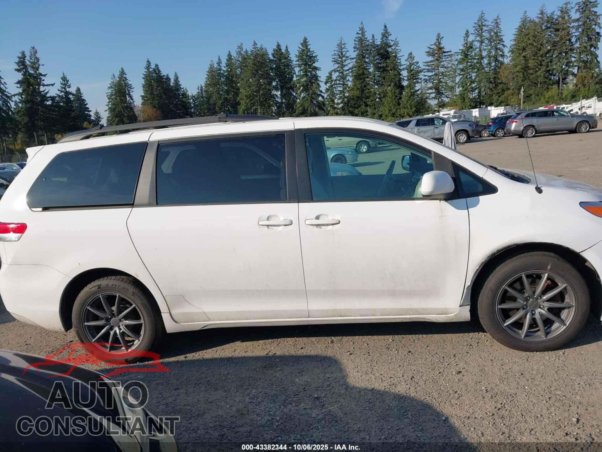 TOYOTA SIENNA 2012 - 5TDJK3DC2CS040859