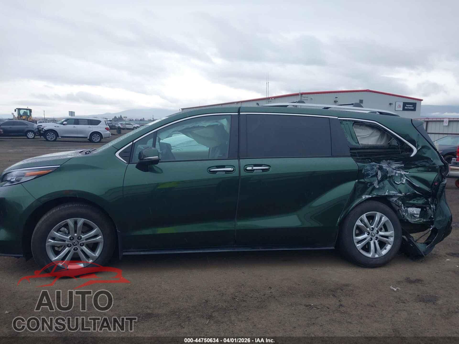 TOYOTA SIENNA 2023 - 5TDESKFC8PS101436