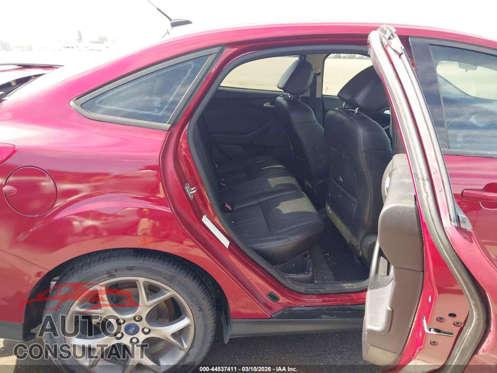 FORD FOCUS 2014 - 1FADP3F2XEL330800