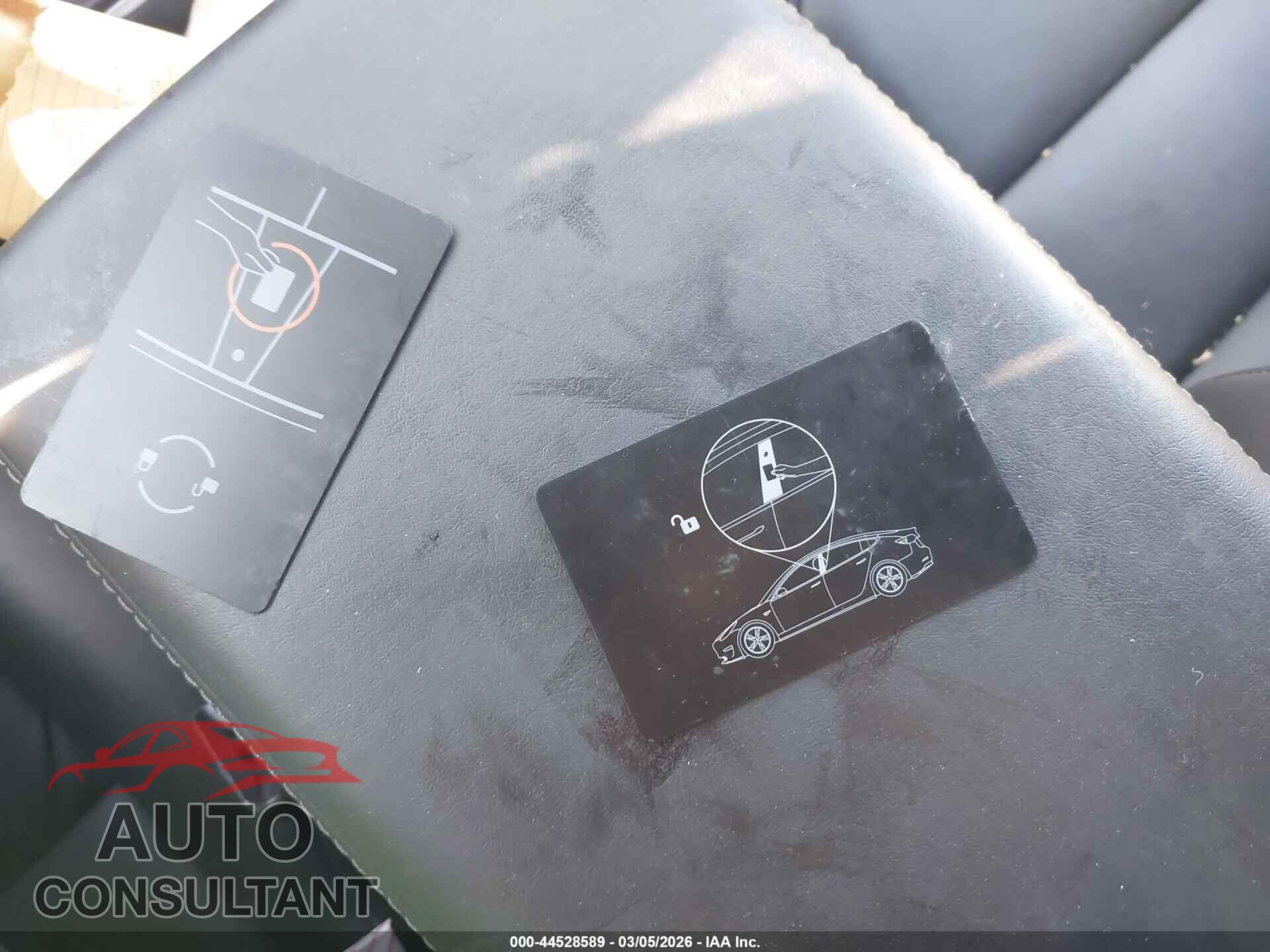 TESLA MODEL 3 2018 - 5YJ3E1EA9JF033183