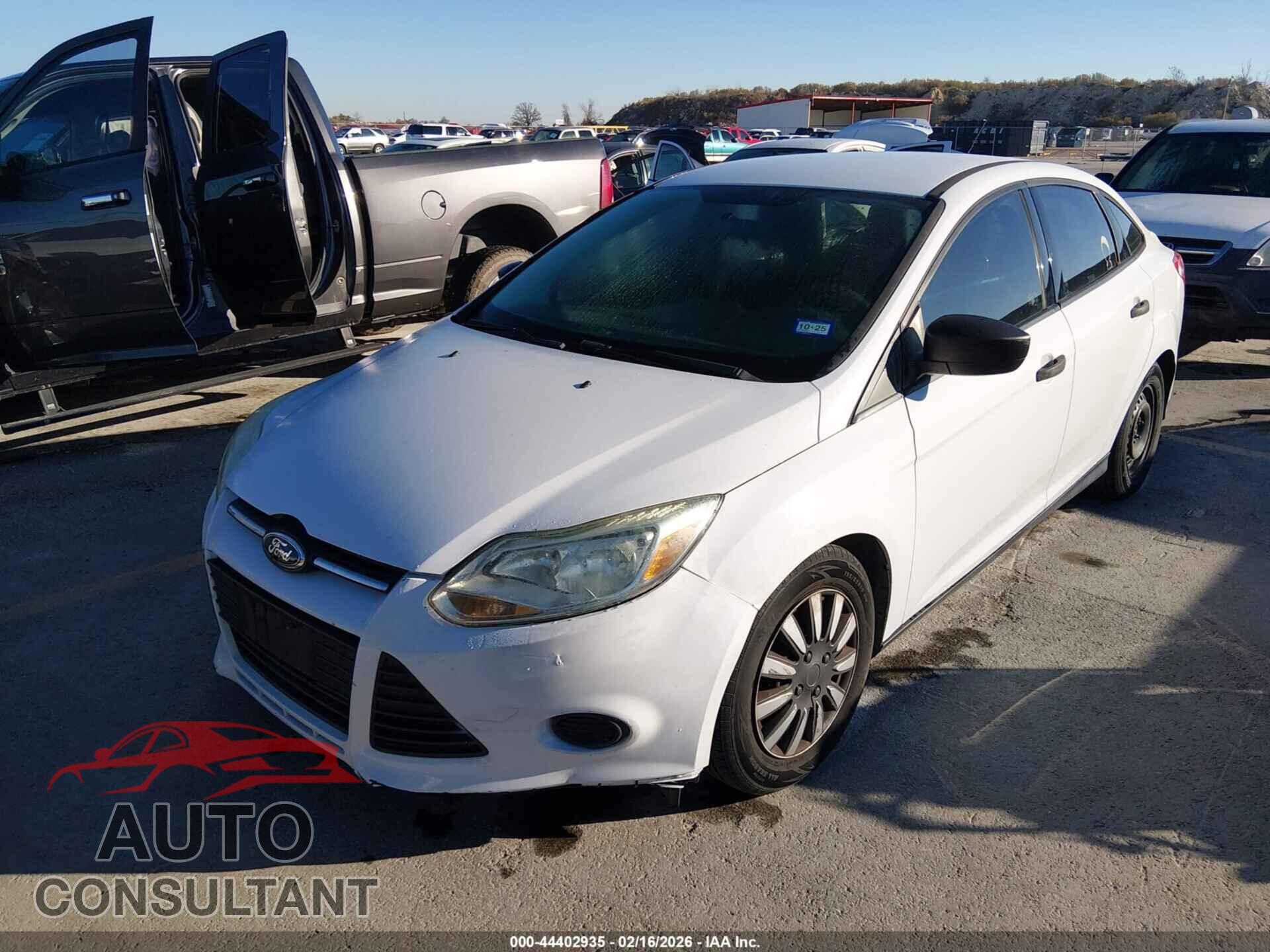 FORD FOCUS 2014 - 1FADP3E25EL270300