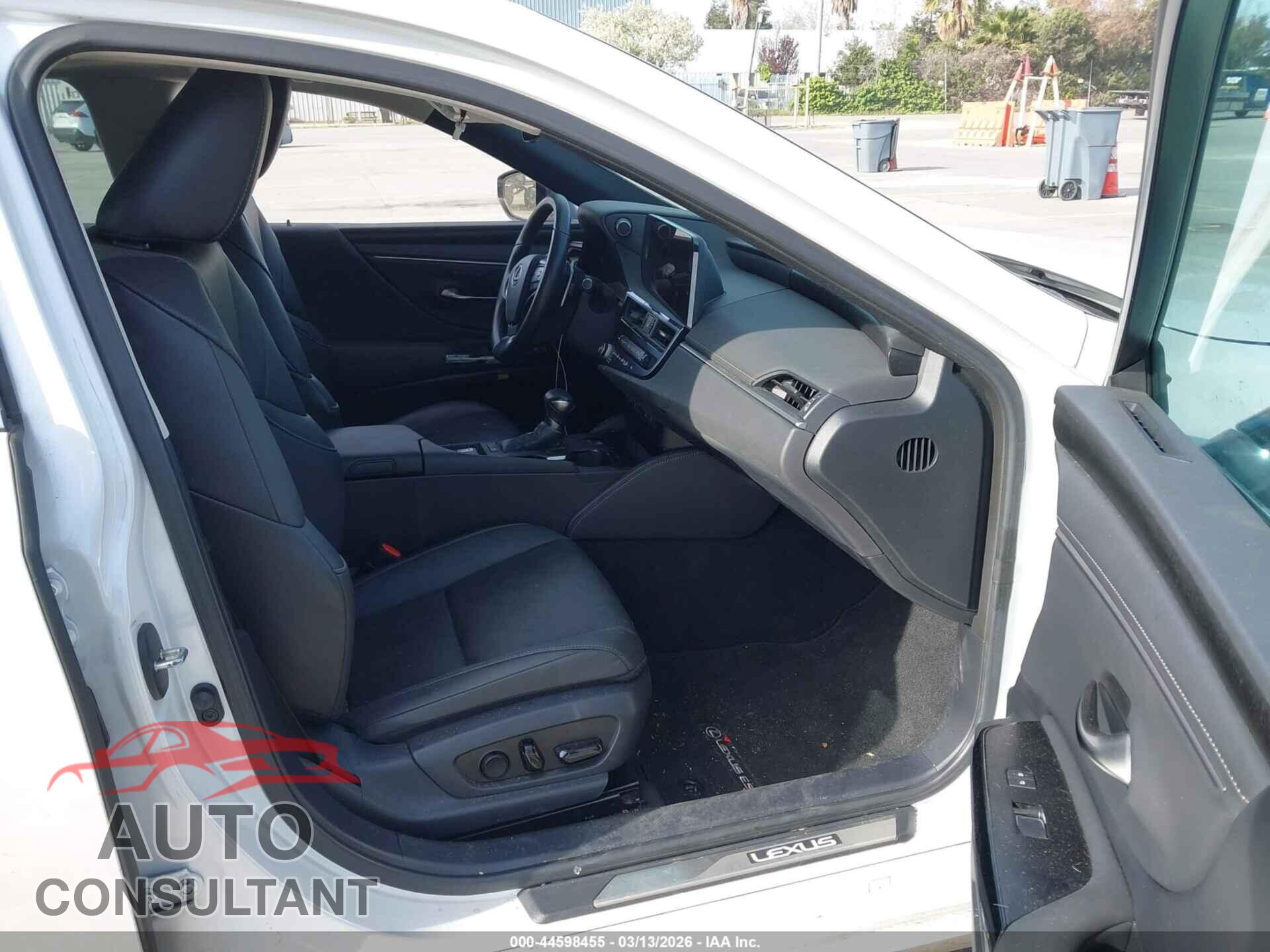 LEXUS ES 300H 2024 - 58ADA1C19RU039429