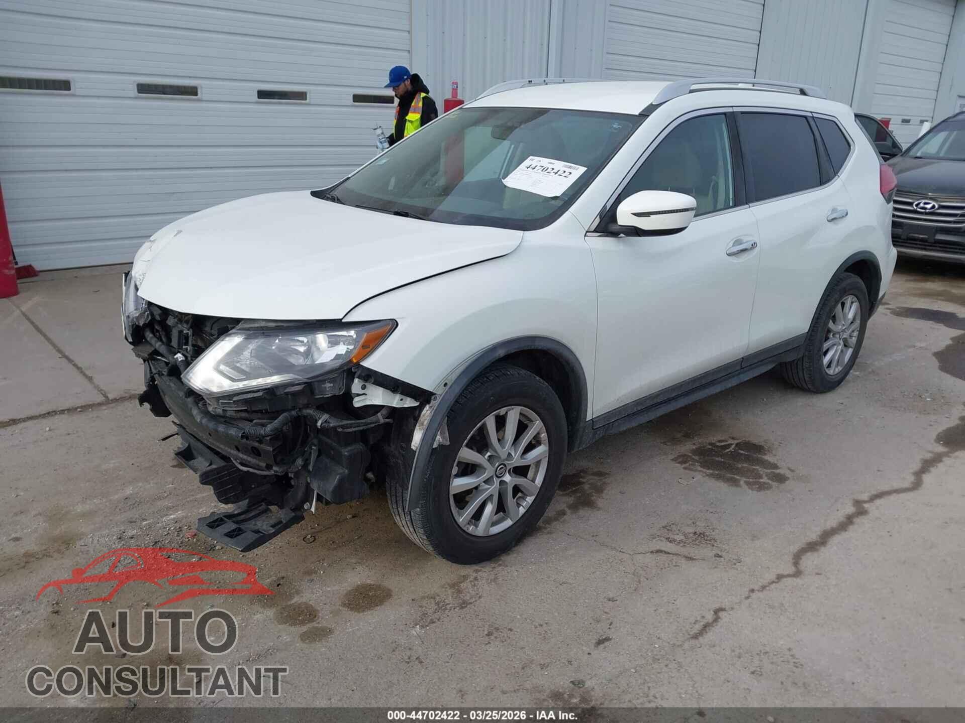 NISSAN ROGUE 2017 - KNMAT2MT0HP589436