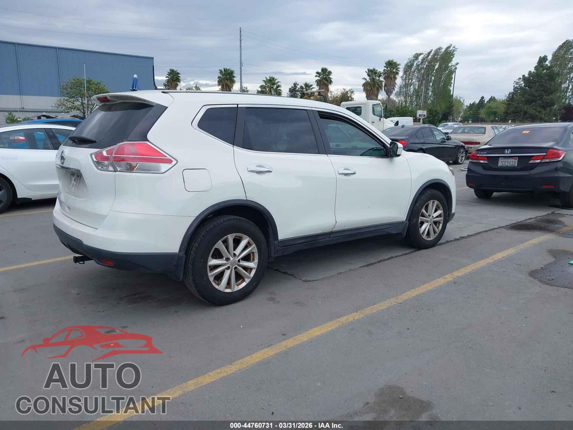 NISSAN ROGUE 2015 - KNMAT2MT8FP591724