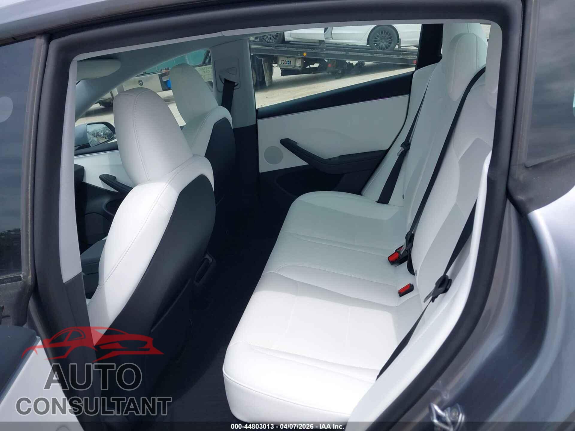 TESLA MODEL 3 2025 - 5YJ3E1EA0SF062847