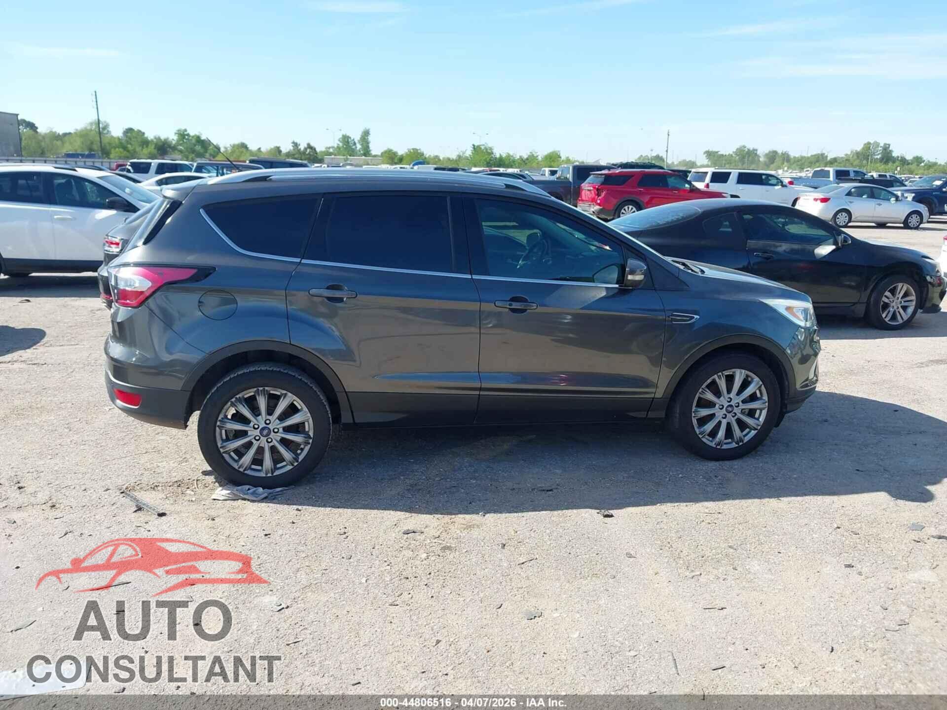 FORD ESCAPE 2017 - 1FMCU0JD8HUF06694