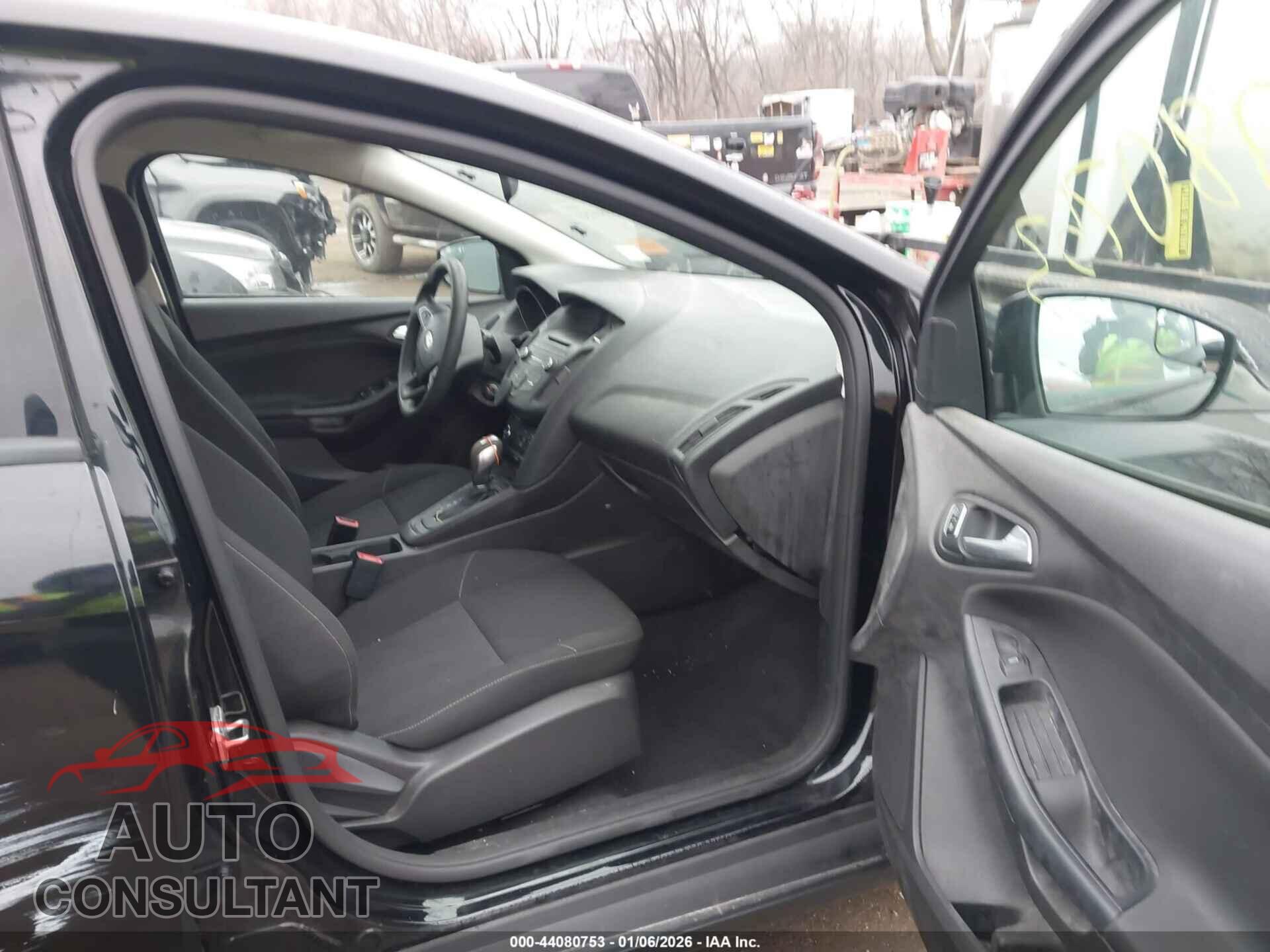FORD FOCUS 2016 - 1FADP3F22GL208192