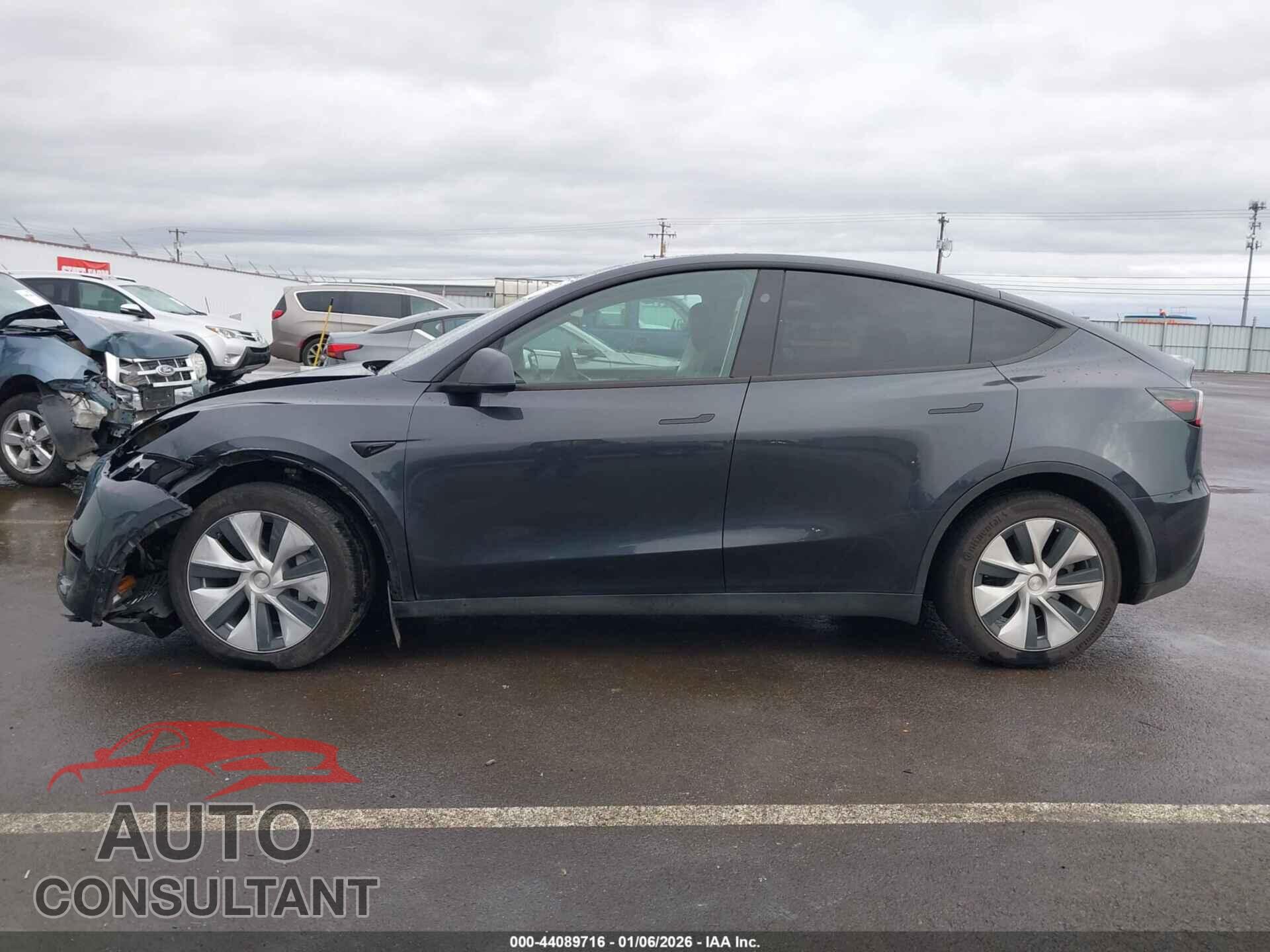TESLA MODEL Y 2024 - 7SAYGDEE3RF064576