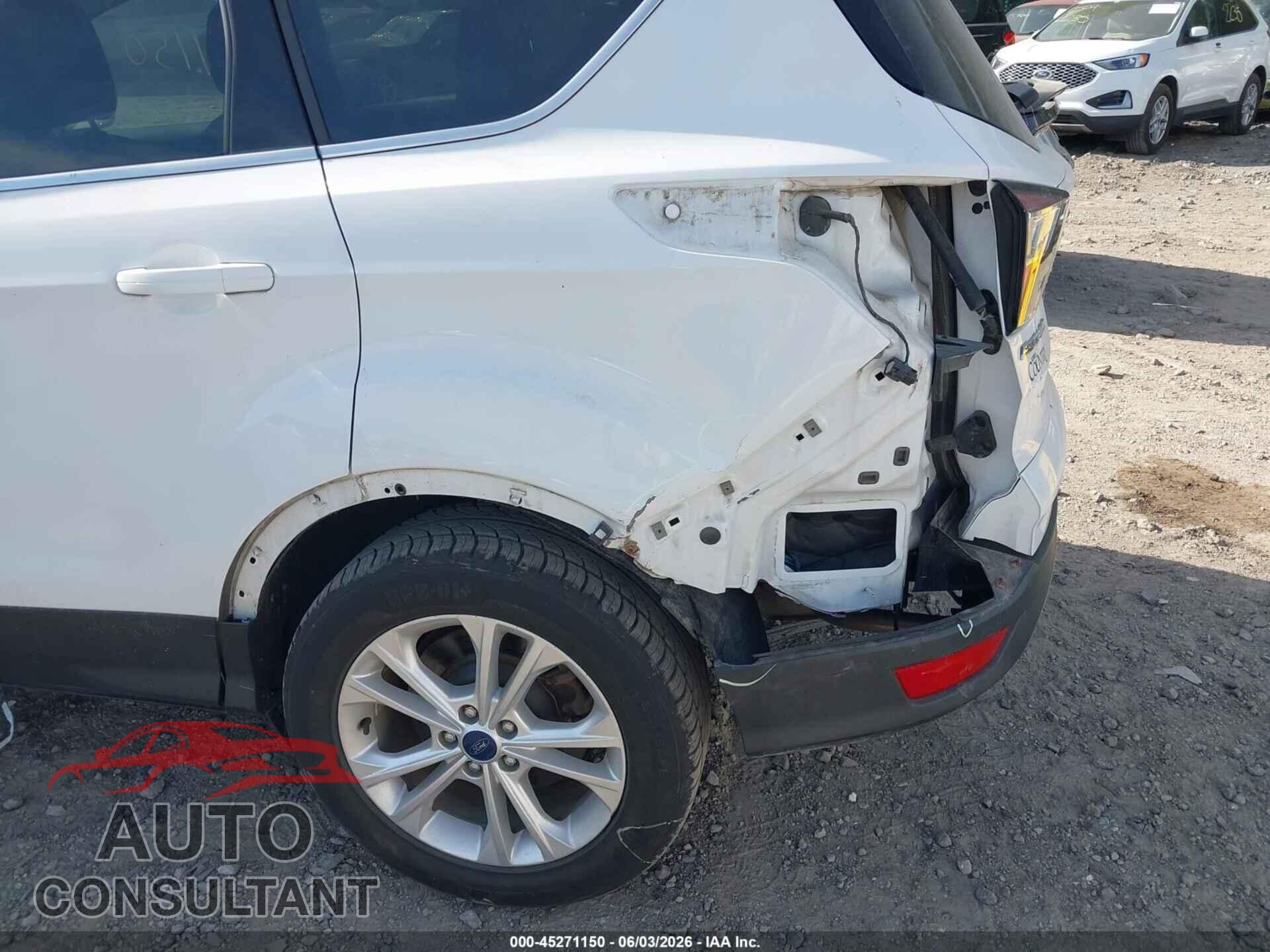 FORD ESCAPE 2017 - 1FMCU0GD9HUC04550