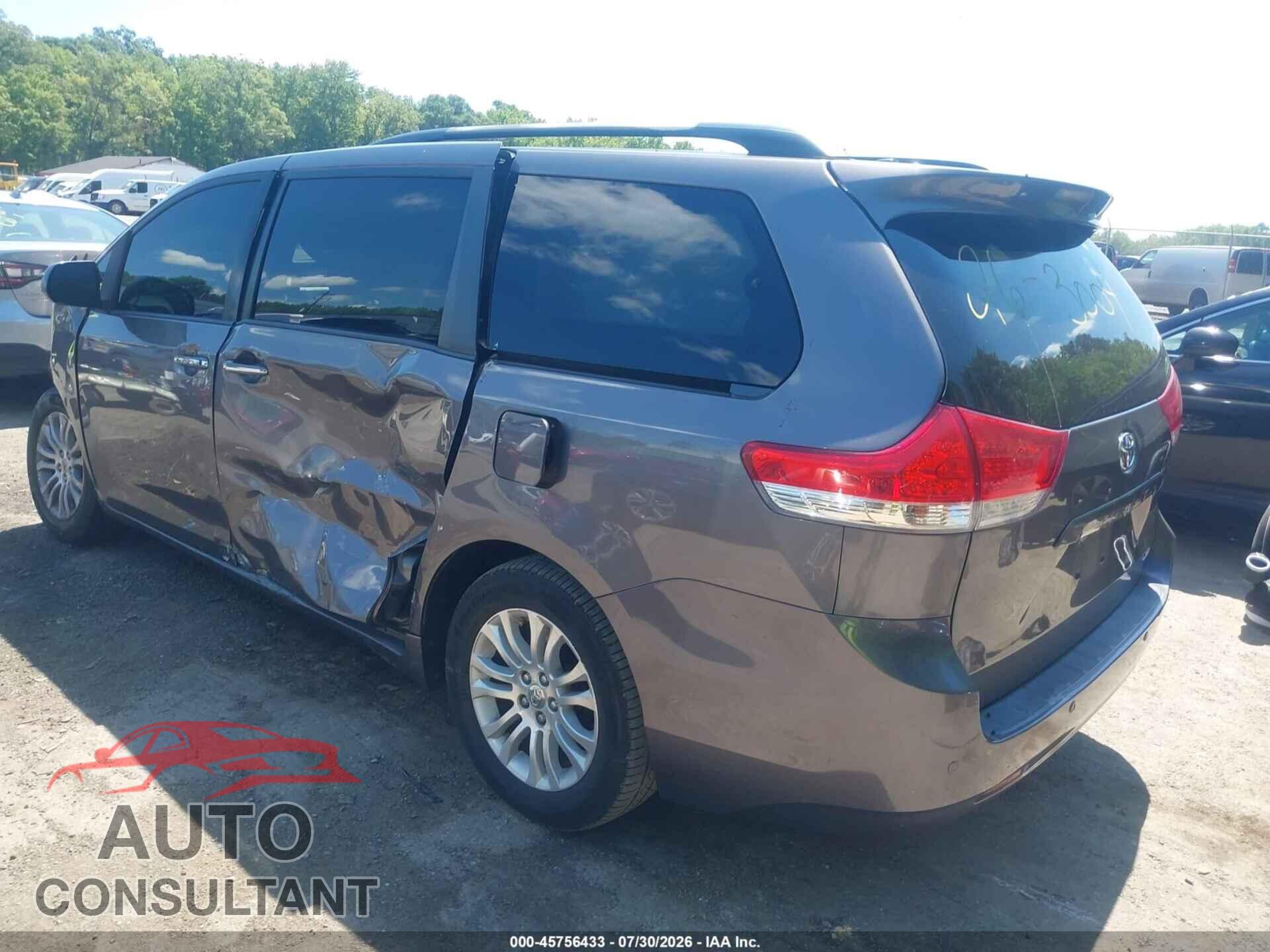 TOYOTA SIENNA 2013 - 5TDYK3DC8DS325484