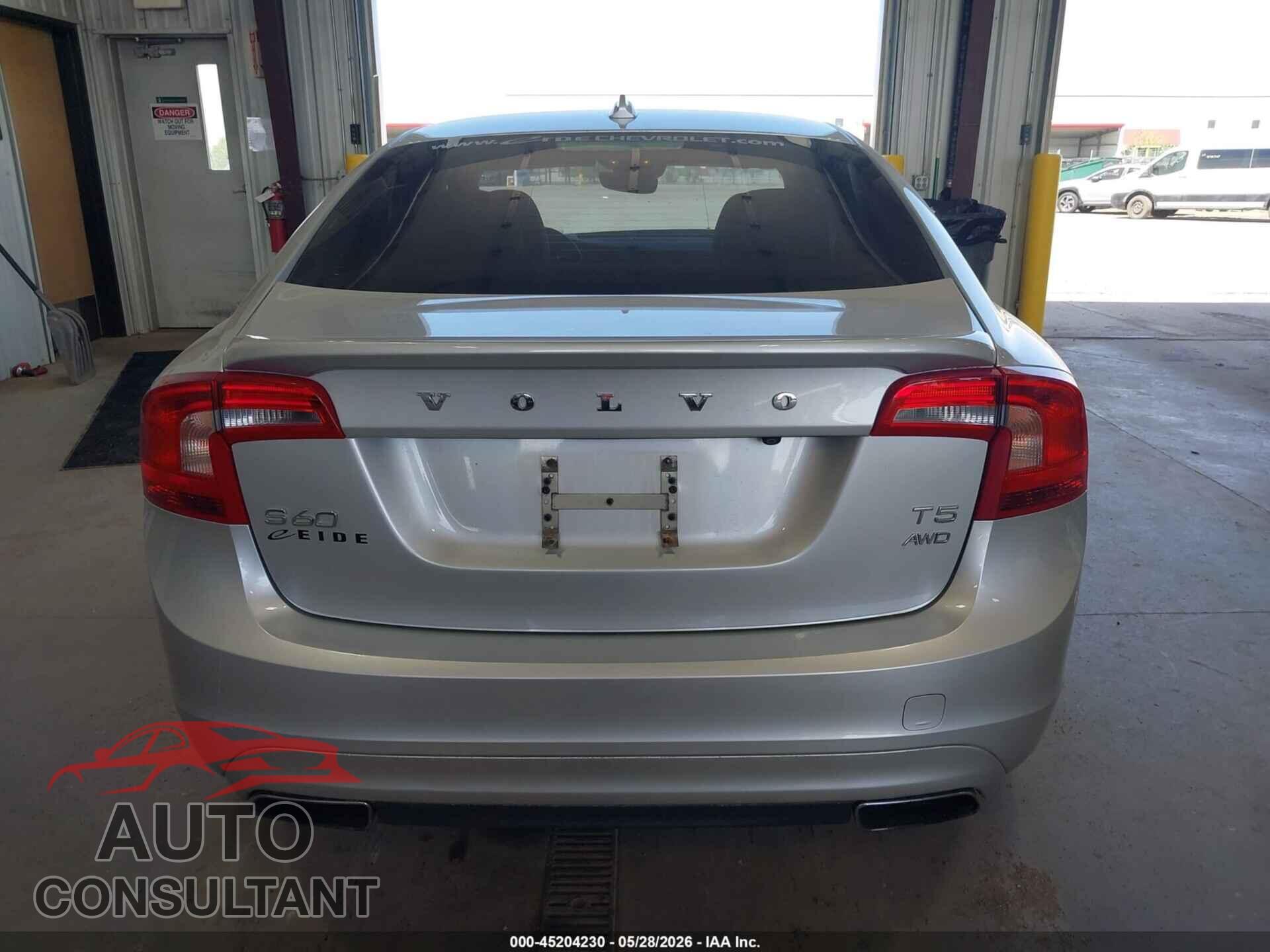 VOLVO S60 2015 - YV1612TK0F2333192