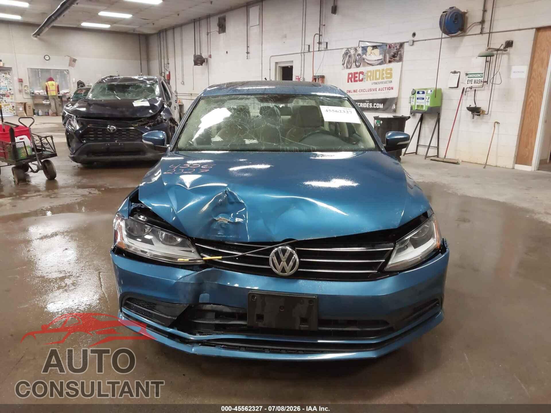 VOLKSWAGEN JETTA 2017 - 3VWDB7AJ4HM388545