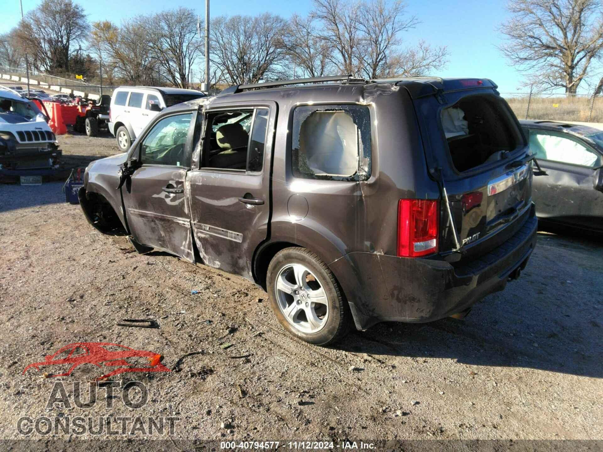 HONDA PILOT 2015 - 5FNYF4H52FB002125