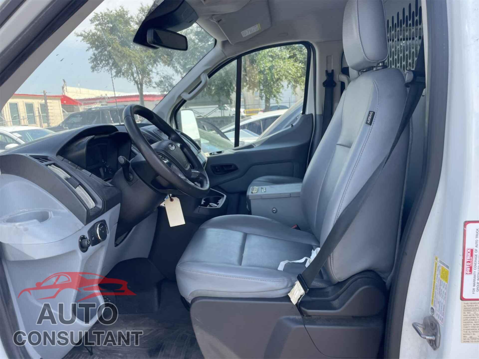 FORD TRANSIT-150 2018 - 1FTYE1YM4JKB52189