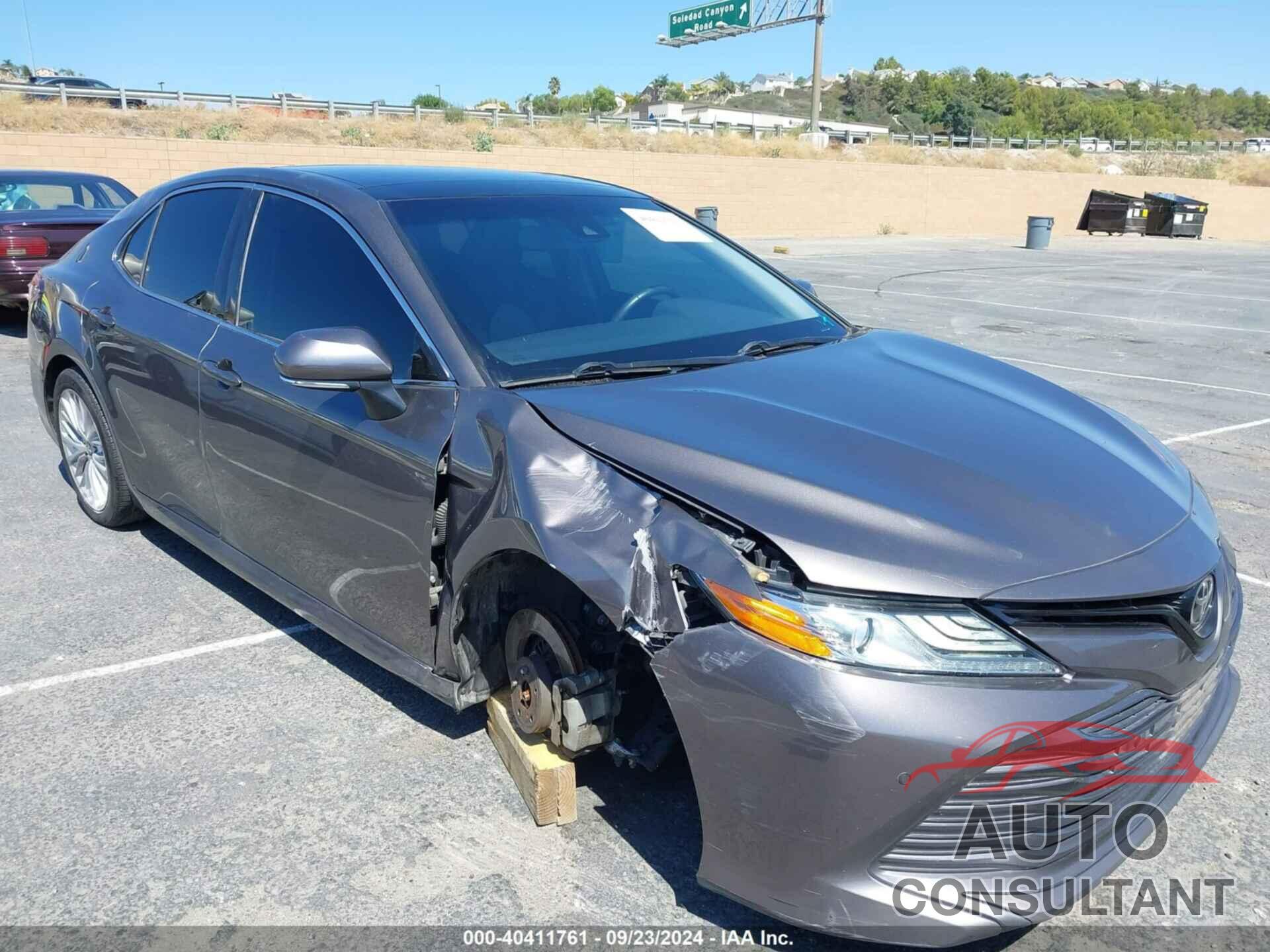 TOYOTA CAMRY 2018 - 4T1B11HK5JU039447