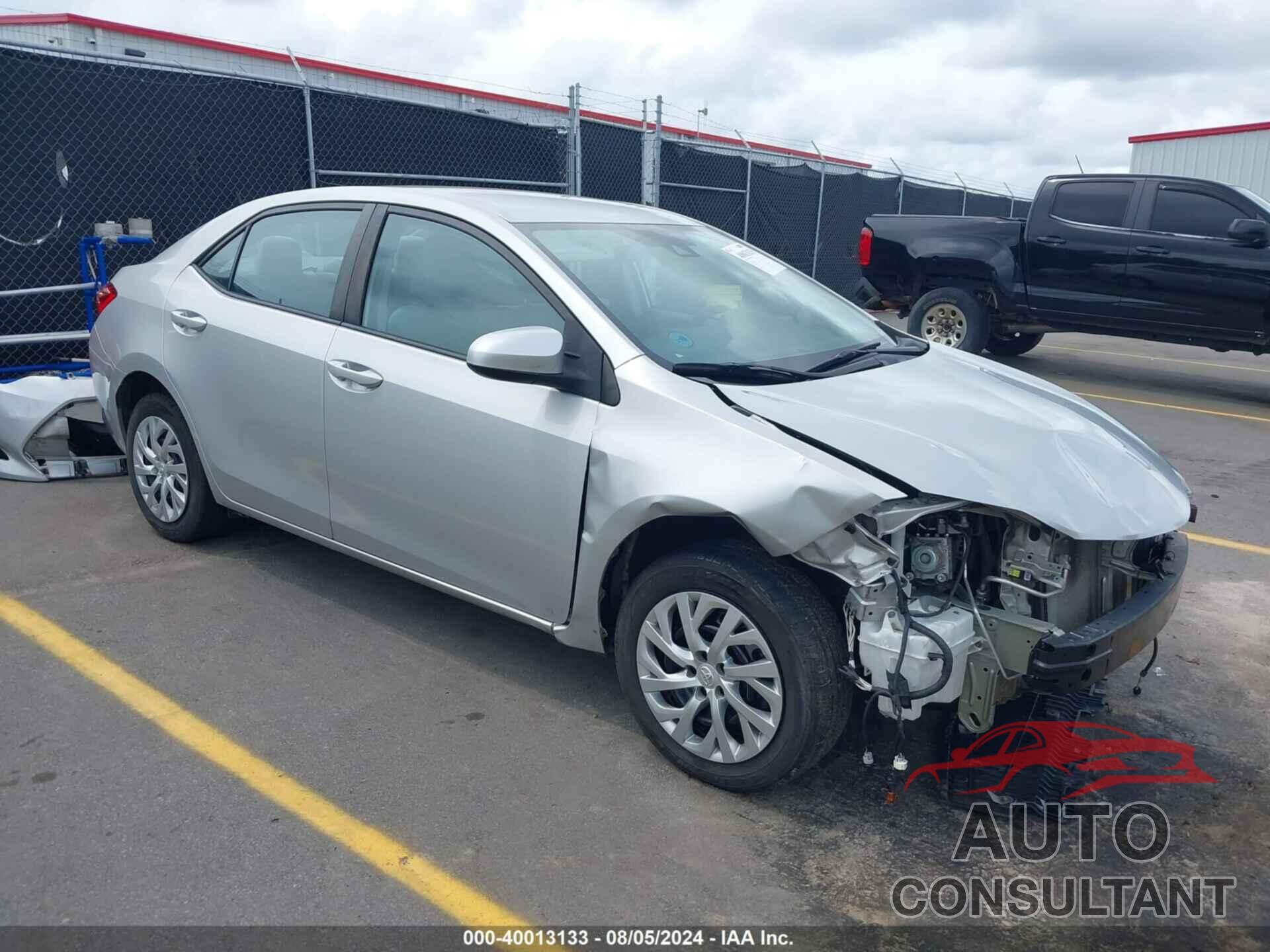 TOYOTA COROLLA 2018 - 5YFBURHE2JP823442