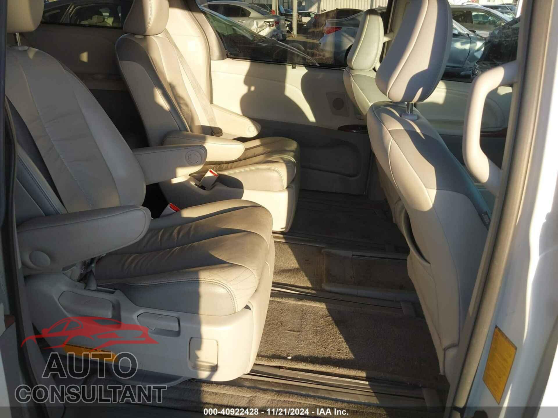 TOYOTA SIENNA 2012 - 5TDYK3DC1CS236578