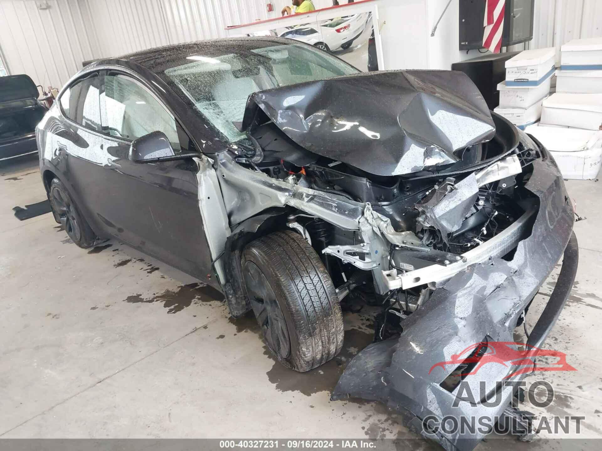TESLA MODEL Y 2024 - 7SAYGDED0RA307572