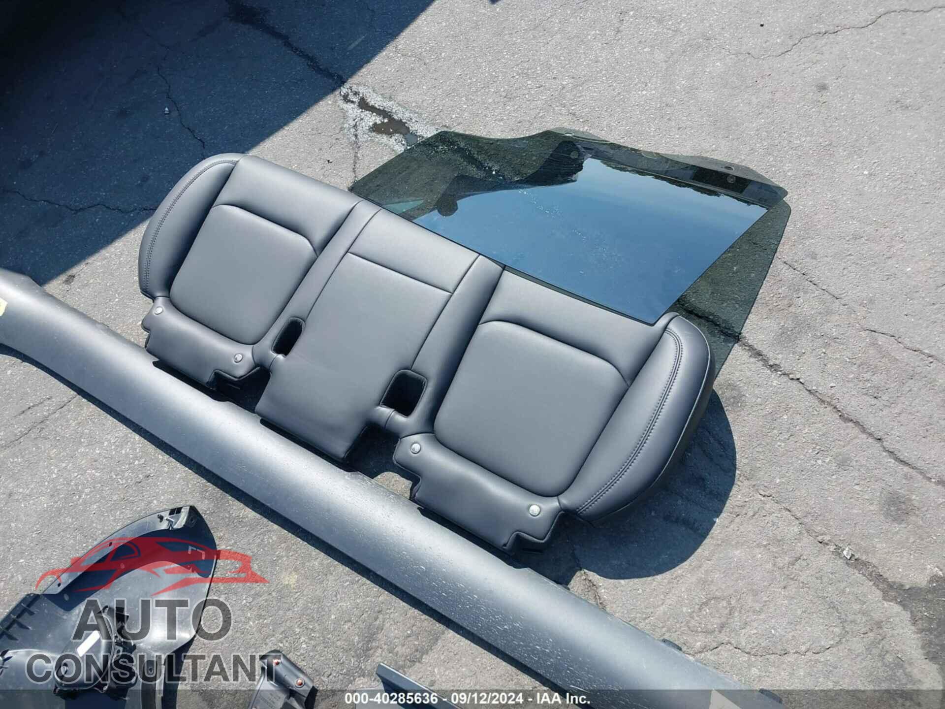TESLA MODEL Y 2024 - 7SAYGDEE5RF132229