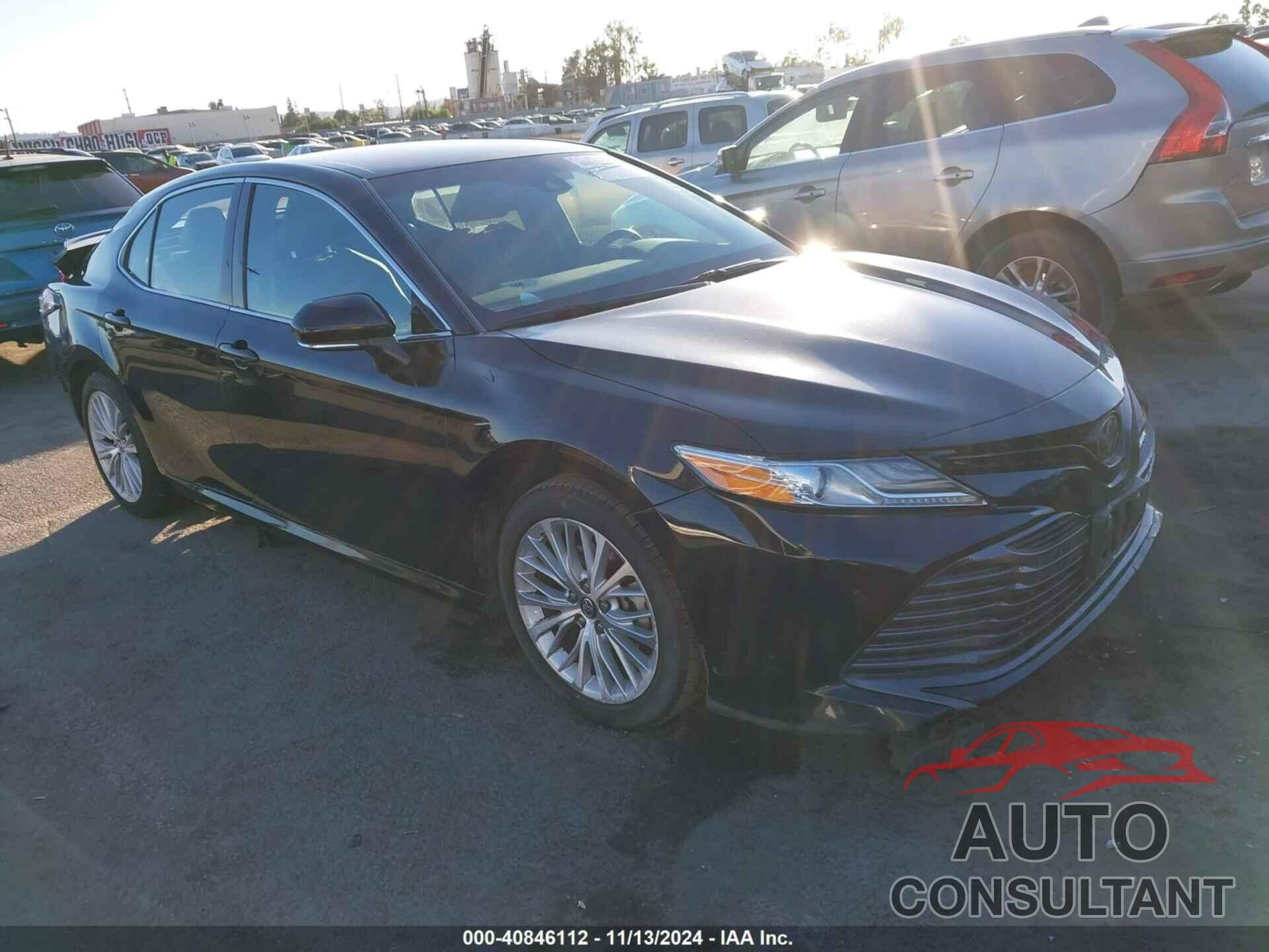 TOYOTA CAMRY 2018 - 4T1B11HK4JU002647