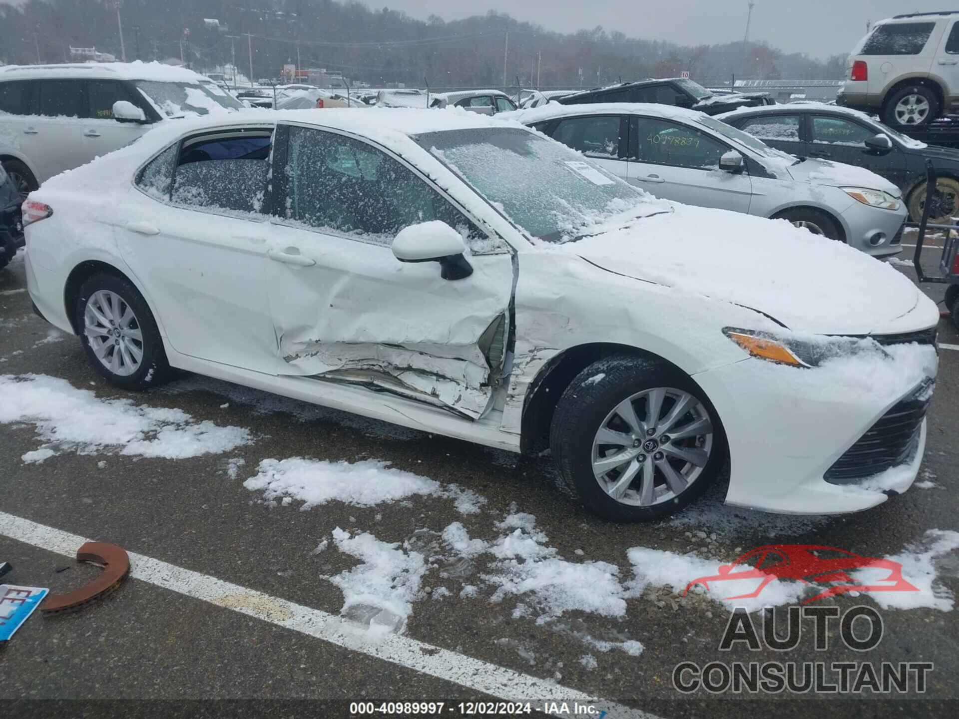 TOYOTA CAMRY 2018 - 4T1B11HK6JU580538