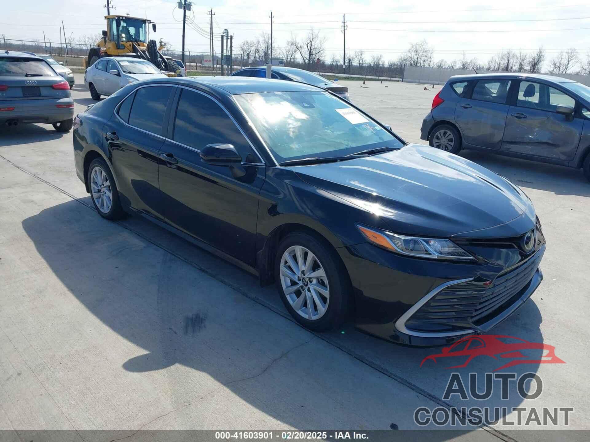 TOYOTA CAMRY 2022 - 4T1C11AK8NU675204