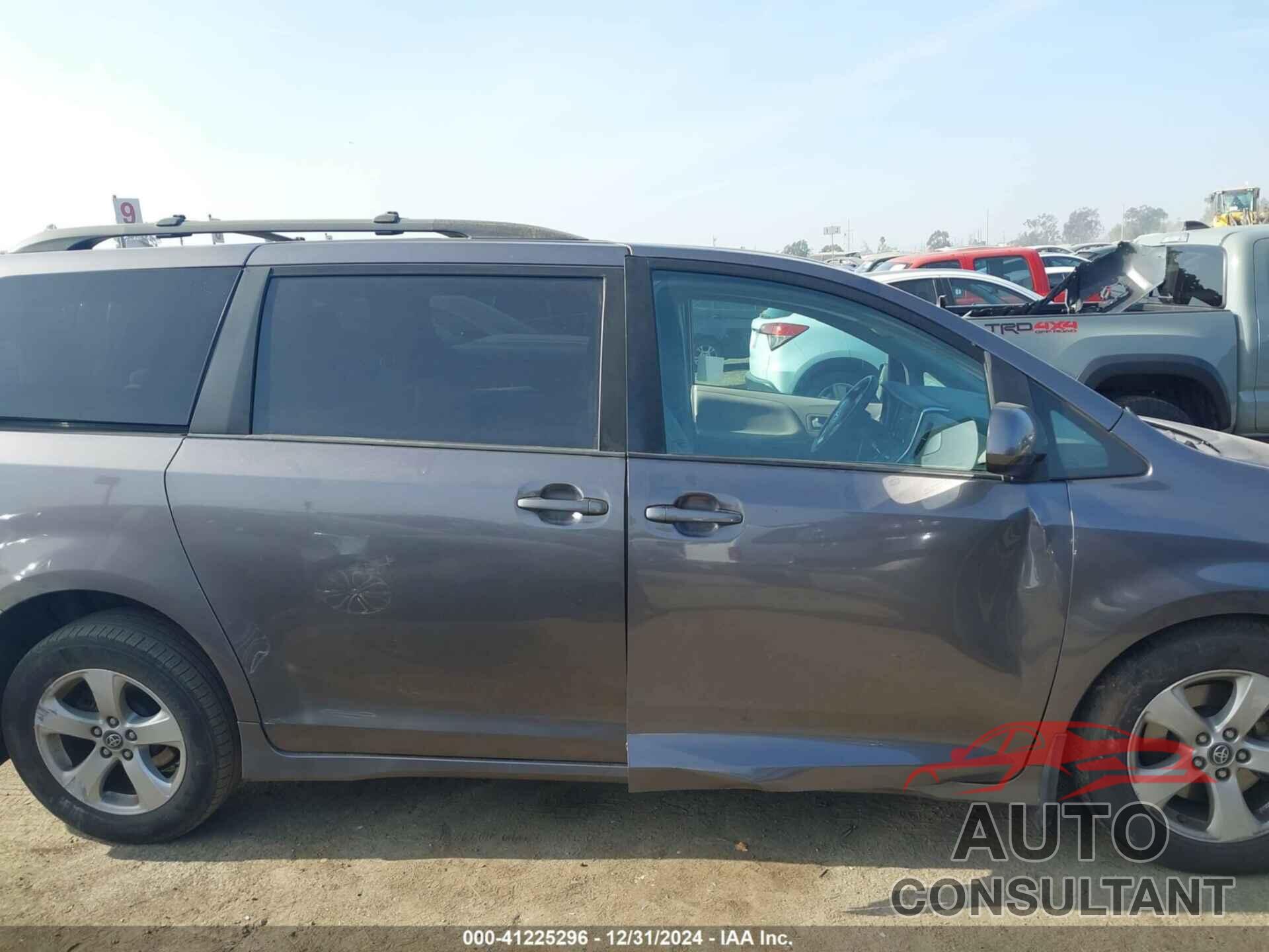TOYOTA SIENNA 2019 - 5TDKZ3DC4KS987948