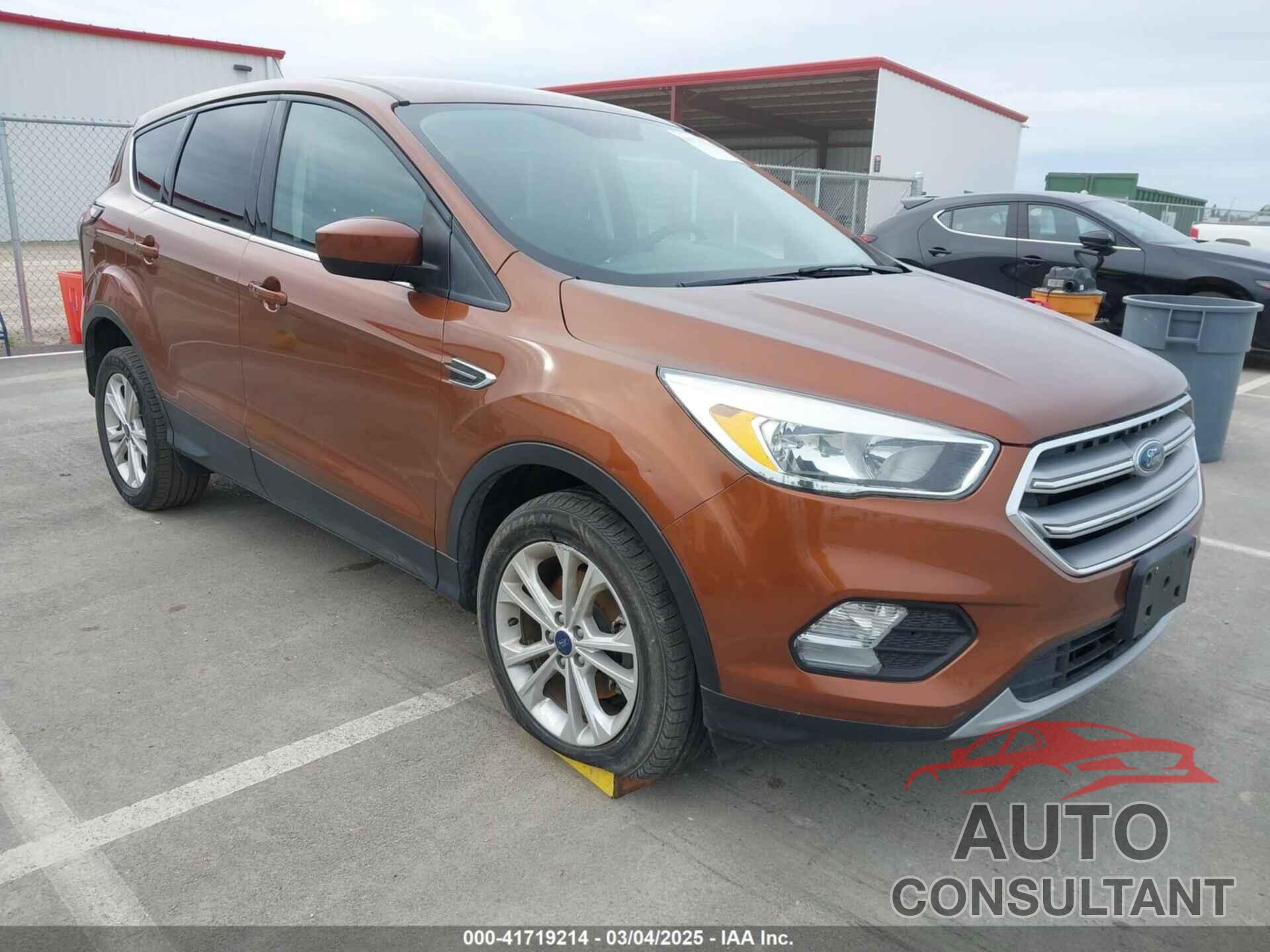 FORD ESCAPE 2017 - 1FMCU0GD8HUE74675