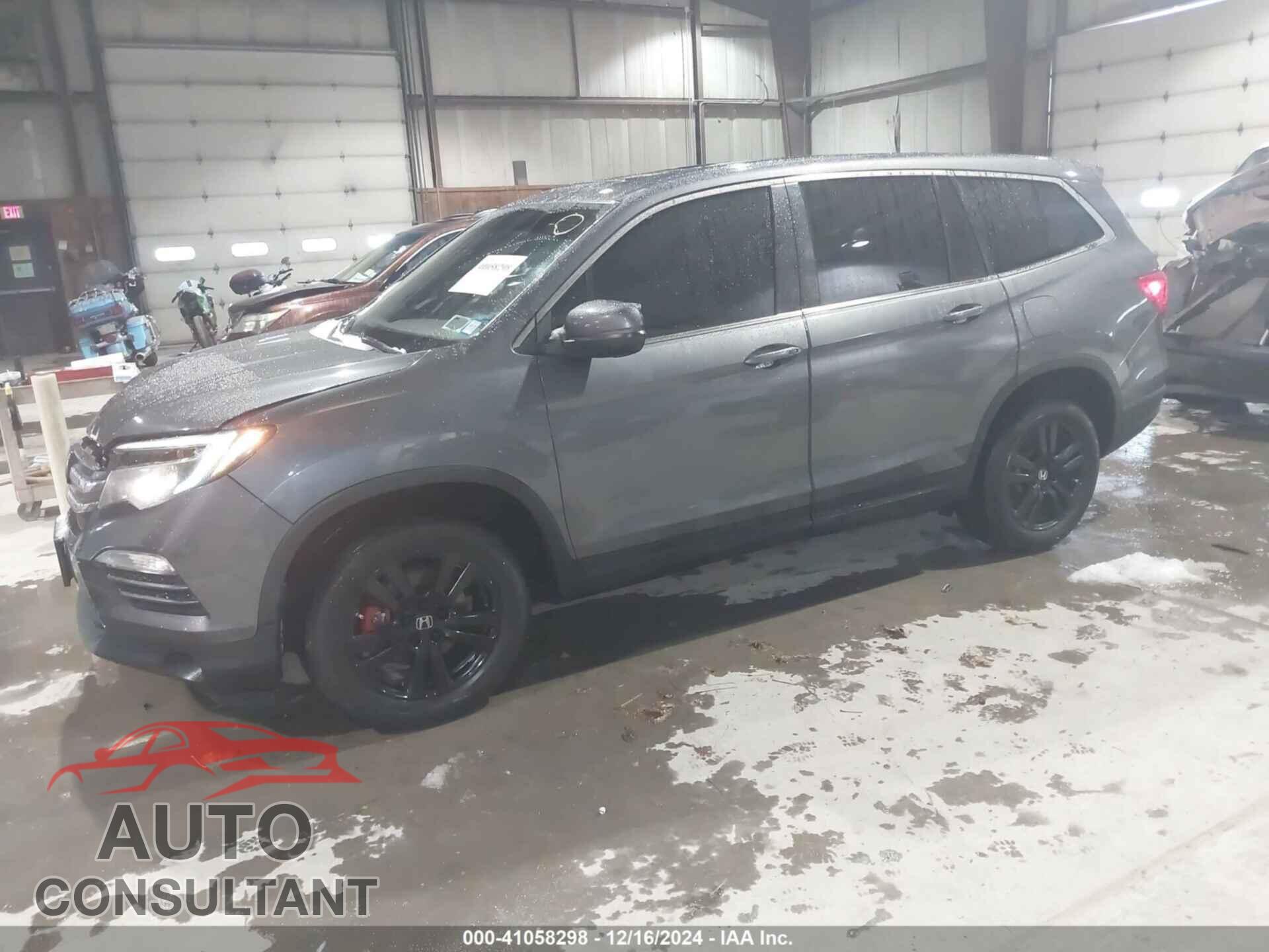 HONDA PILOT 2017 - 5FNYF6H58HB094209
