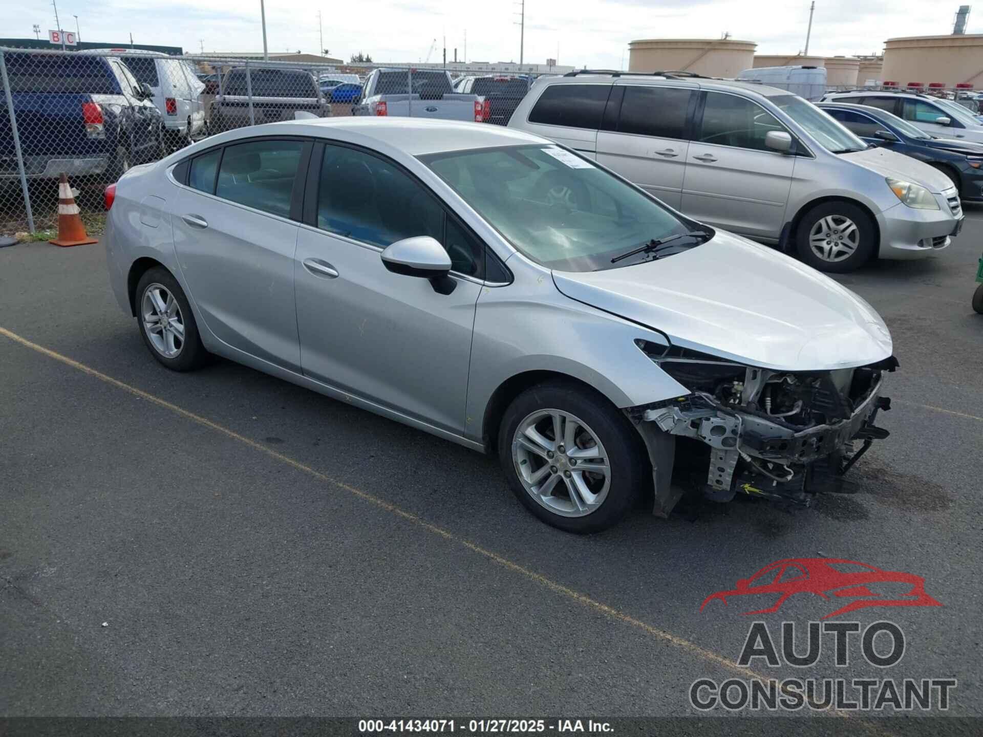 CHEVROLET CRUZE 2018 - 1G1BE5SM0J7157844