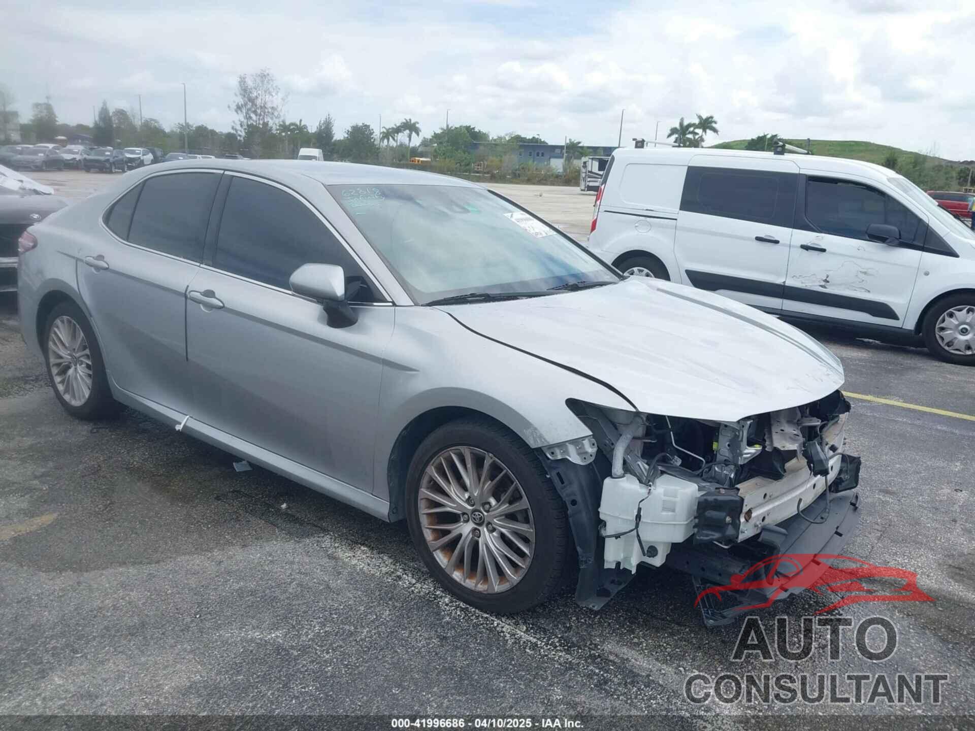 TOYOTA CAMRY 2018 - 4T1B11HK7JU012881