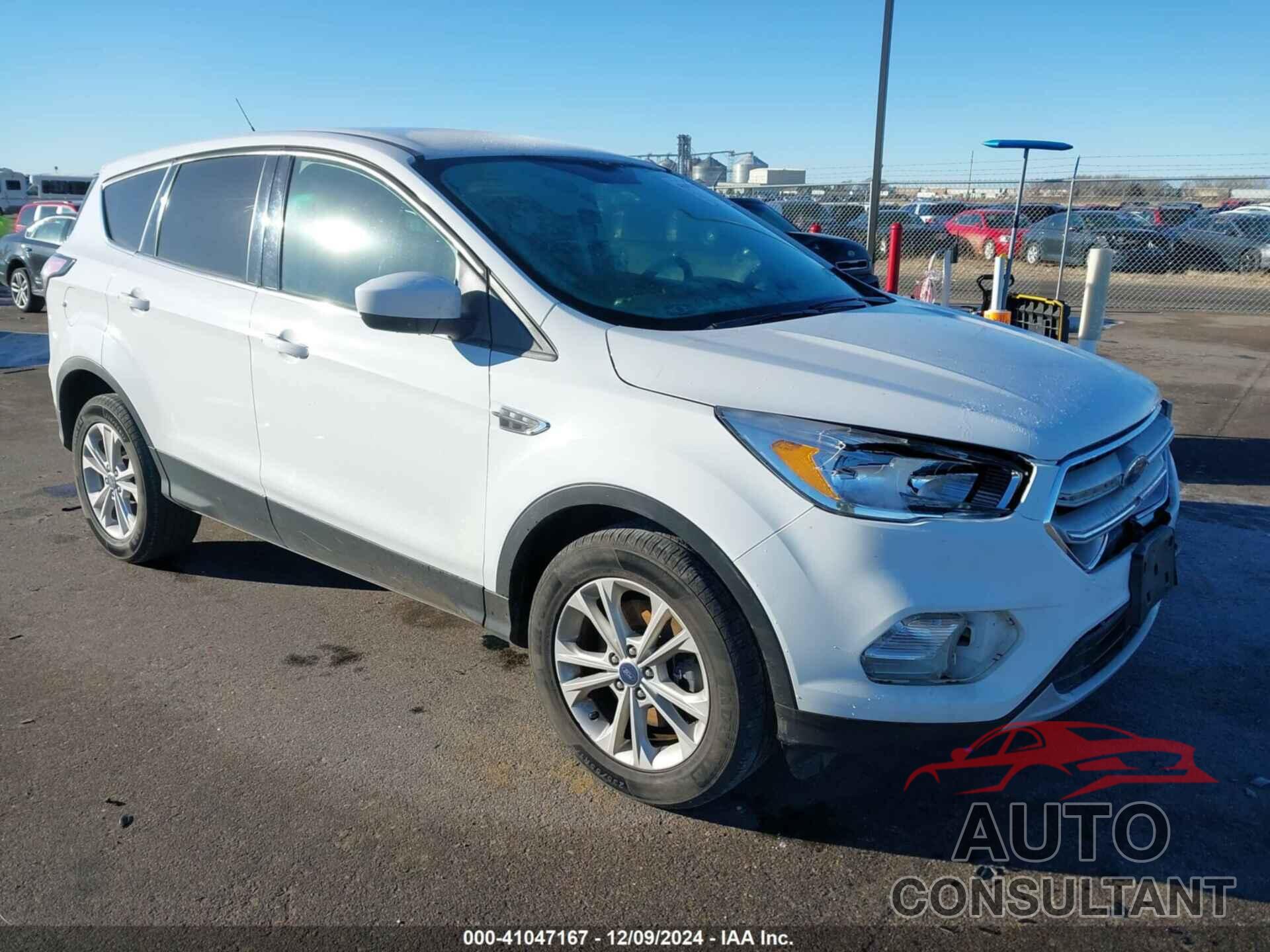 FORD ESCAPE 2017 - 1FMCU9G9XHUD37429