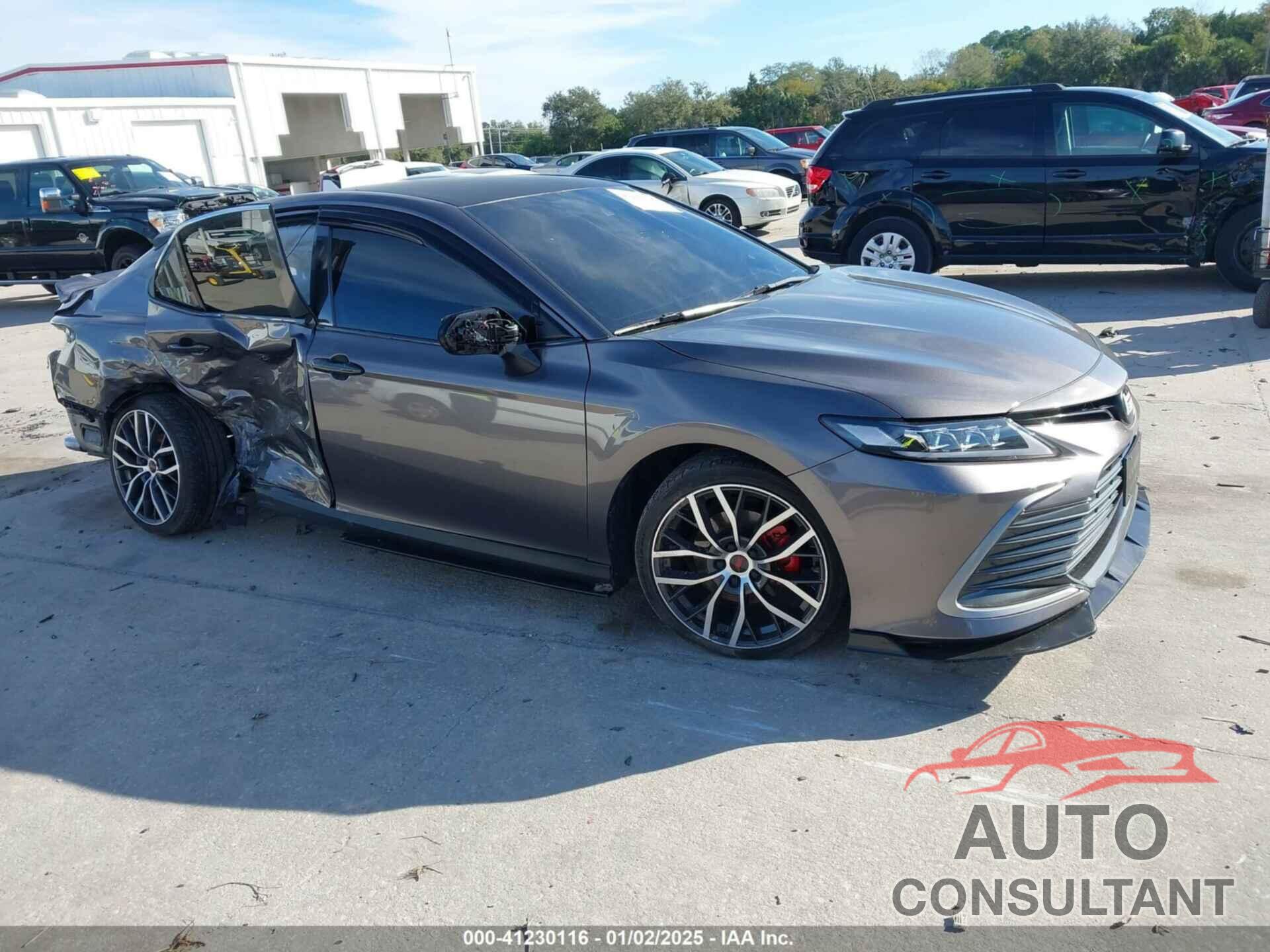 TOYOTA CAMRY 2022 - 4T1C11AK5NU692445