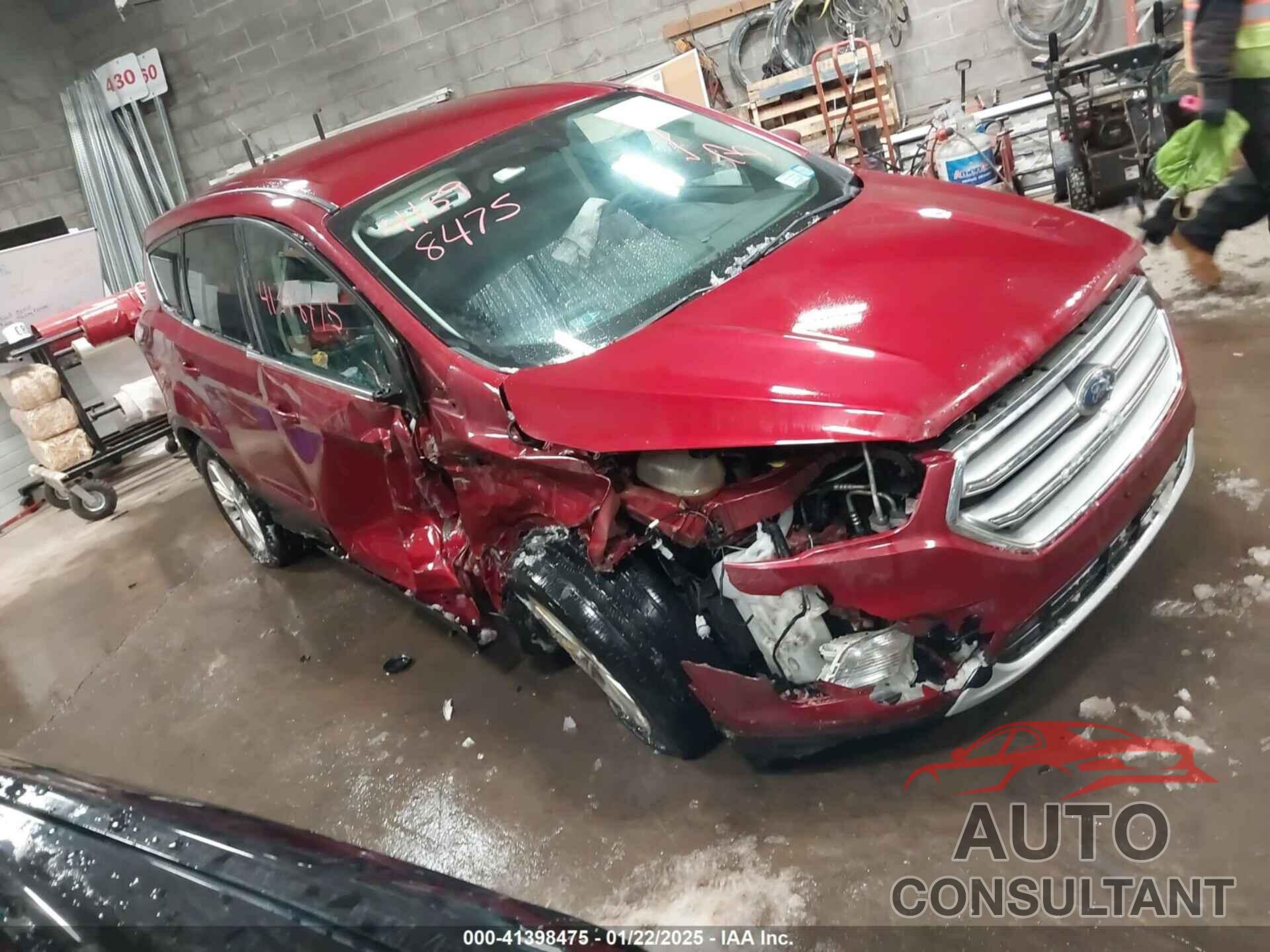 FORD ESCAPE 2017 - 1FMCU9G93HUB76325