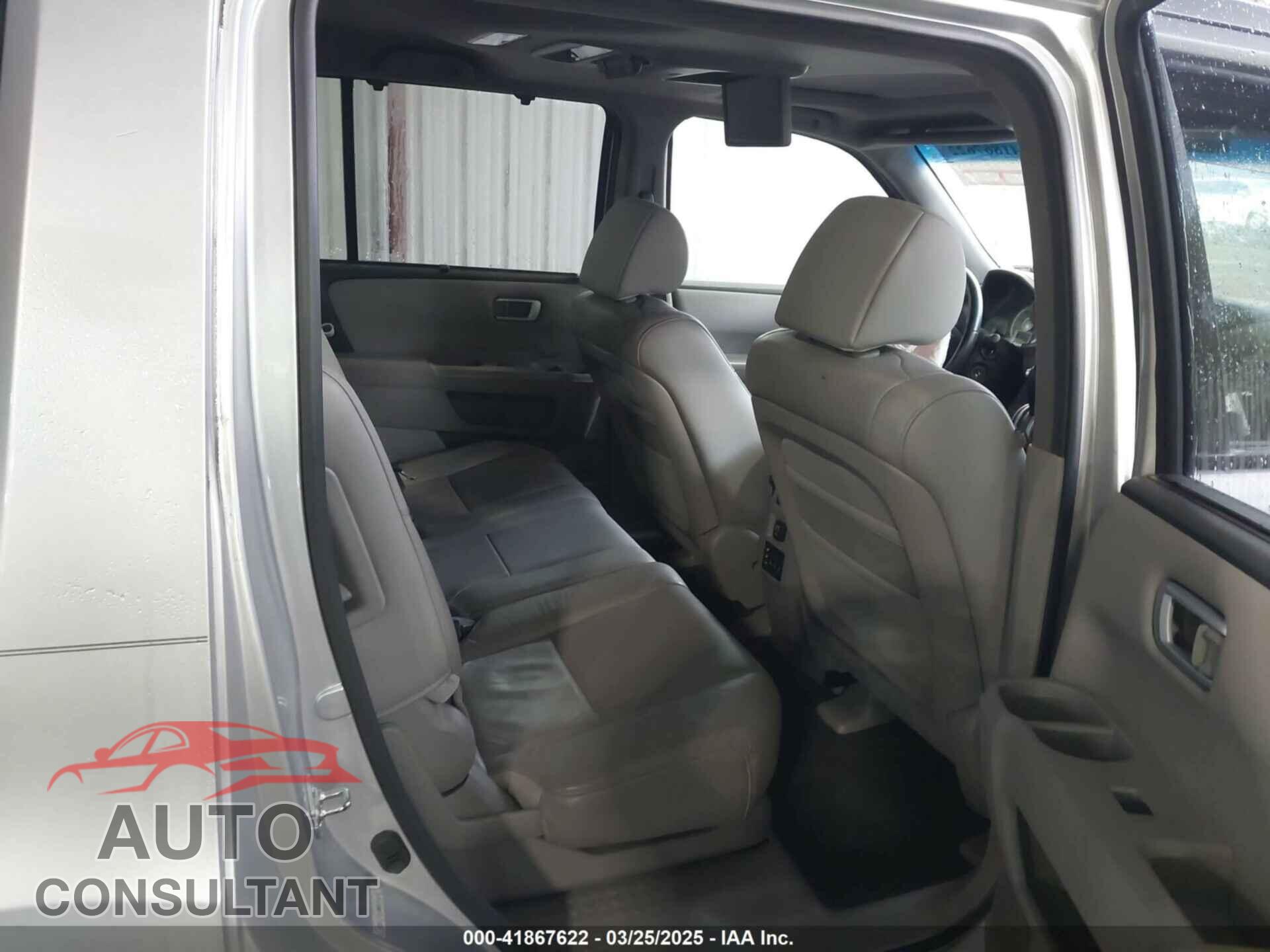 HONDA PILOT 2011 - 5FNYF4H90BB084692