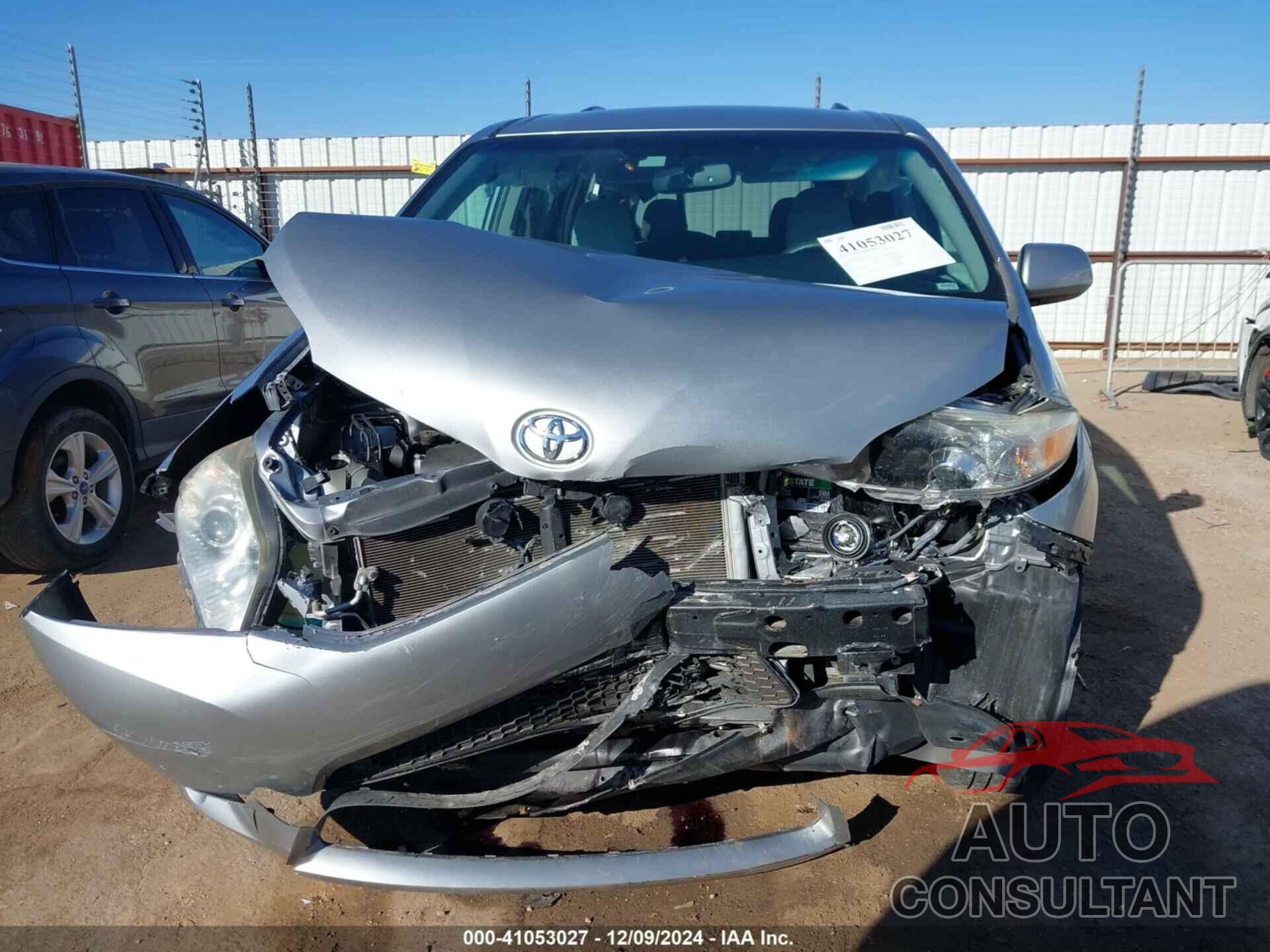 TOYOTA SIENNA 2015 - 5TDKK3DC8FS587613