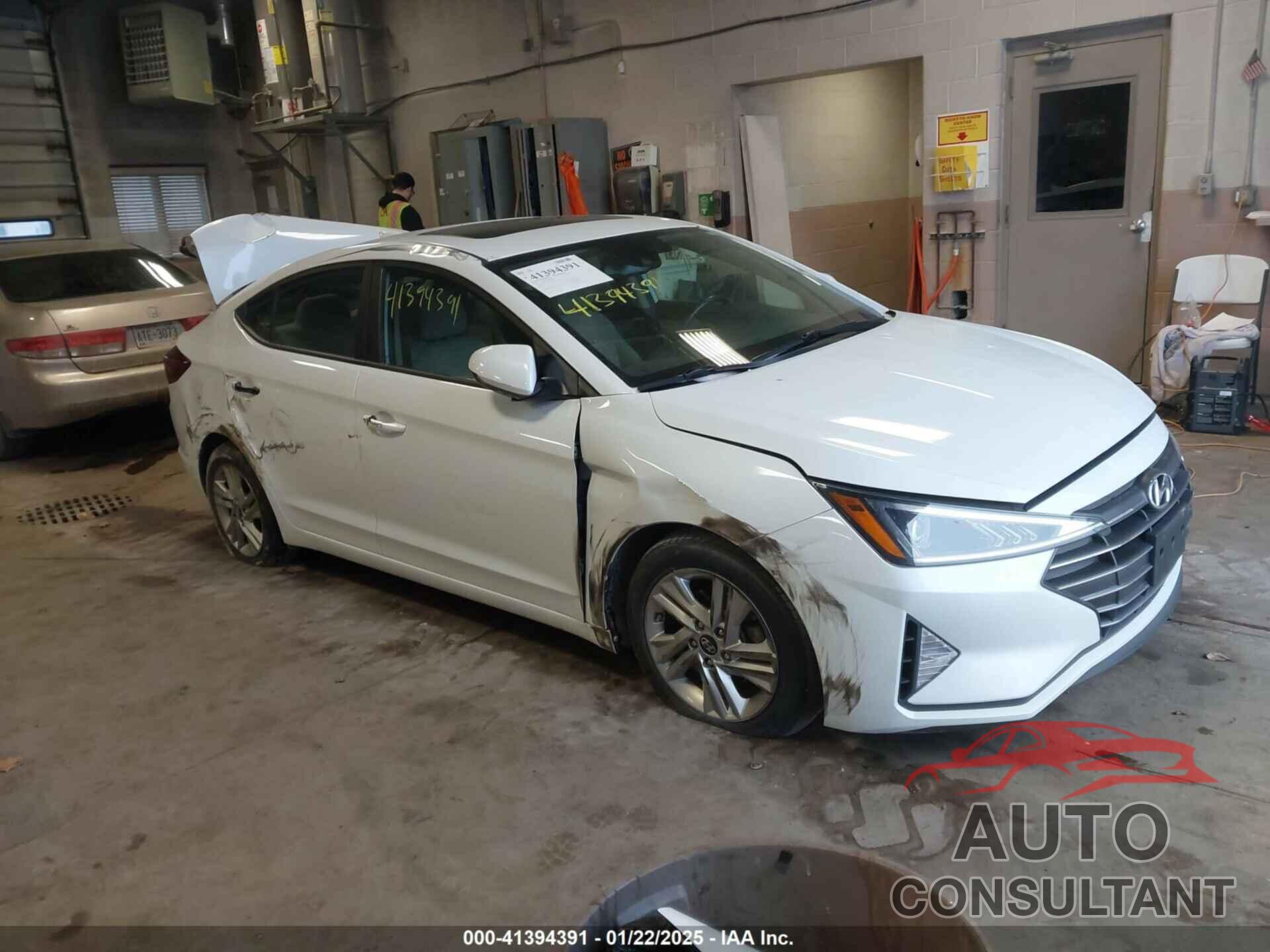 HYUNDAI ELANTRA 2019 - 5NPD84LF9KH414000