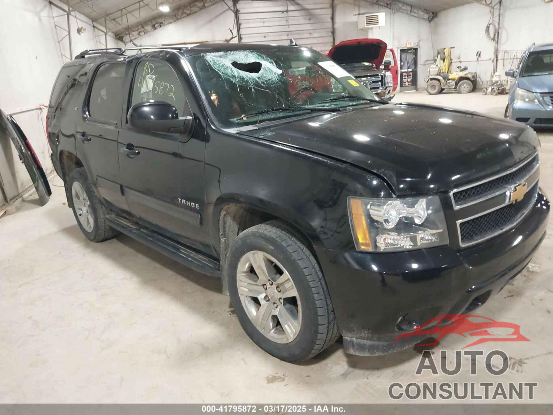 CHEVROLET TAHOE 2011 - 1GNSKBE05BR152353