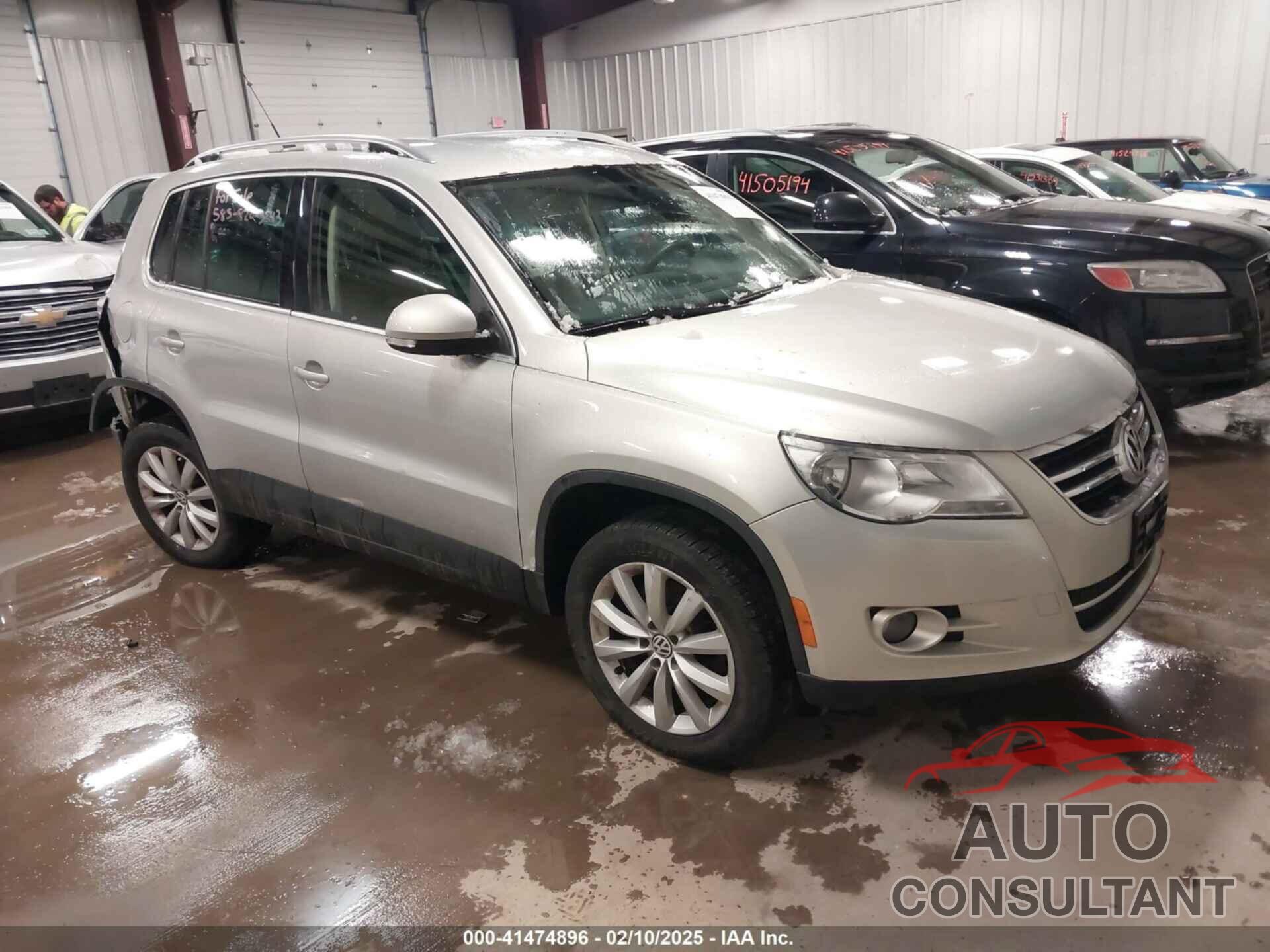 VOLKSWAGEN TIGUAN 2011 - WVGAV7AXXBW503184