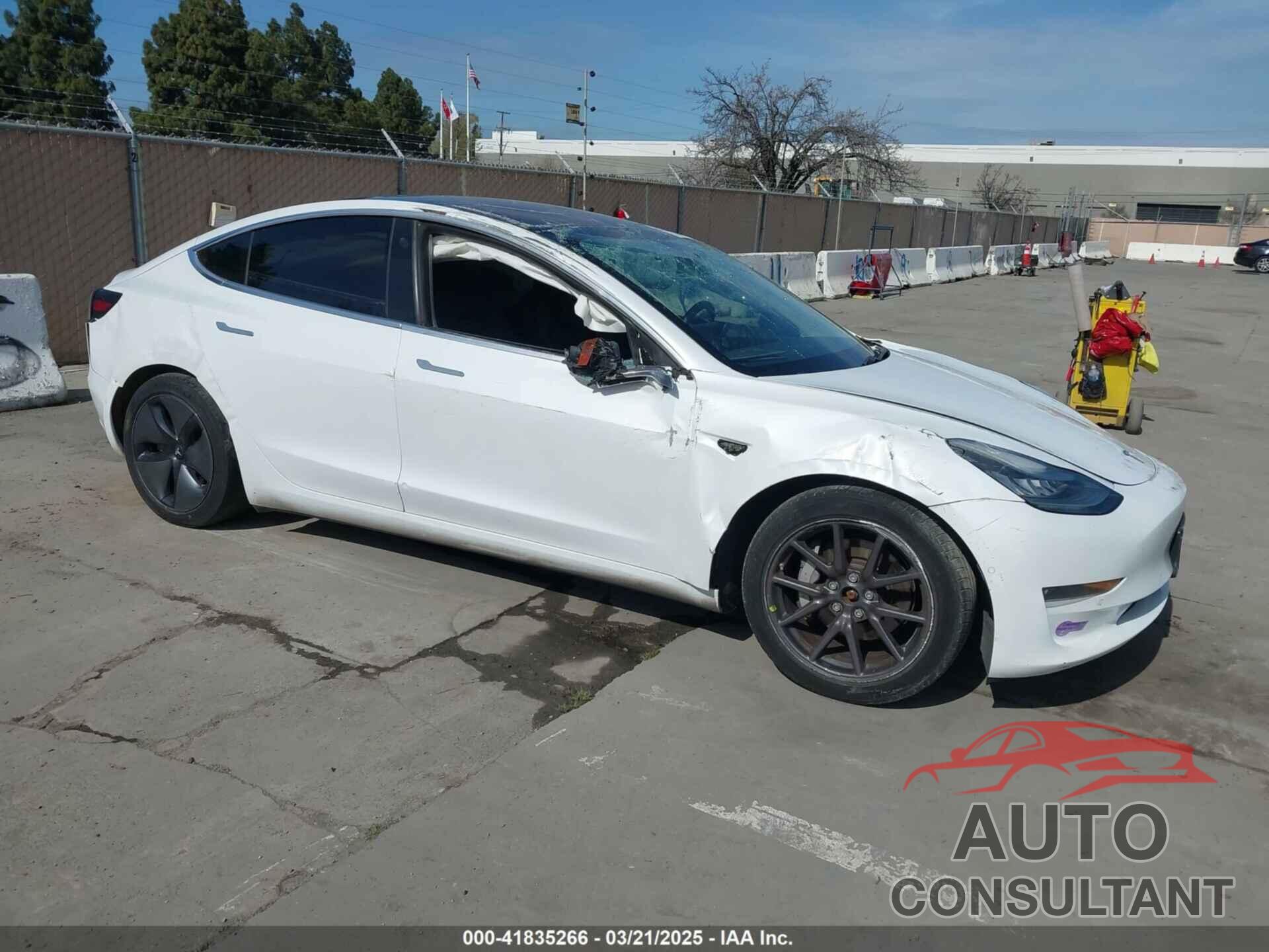 TESLA MODEL 3 2018 - 5YJ3E1EB7JF108519