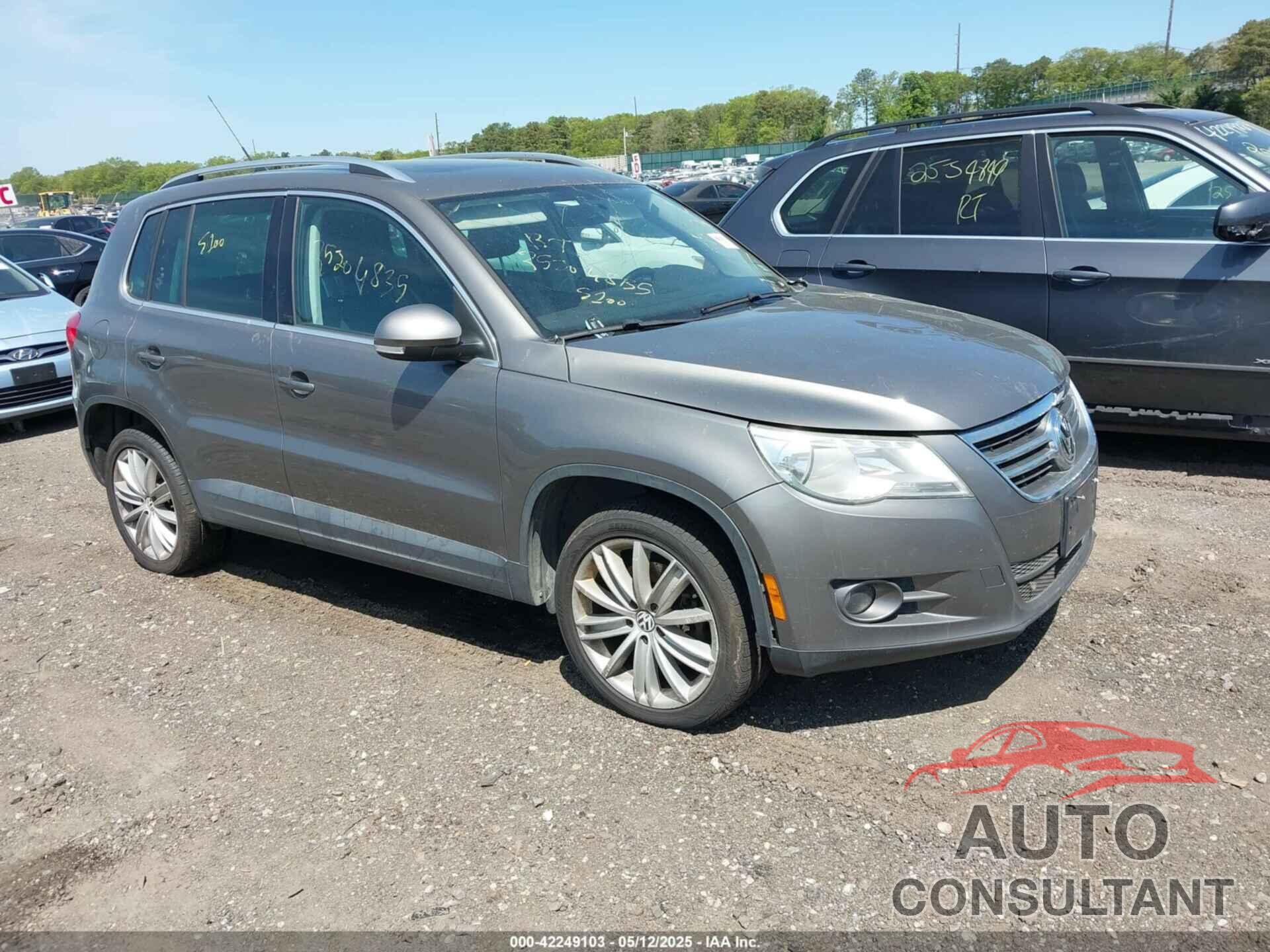 VOLKSWAGEN TIGUAN 2011 - WVGBV7AX4BW543250