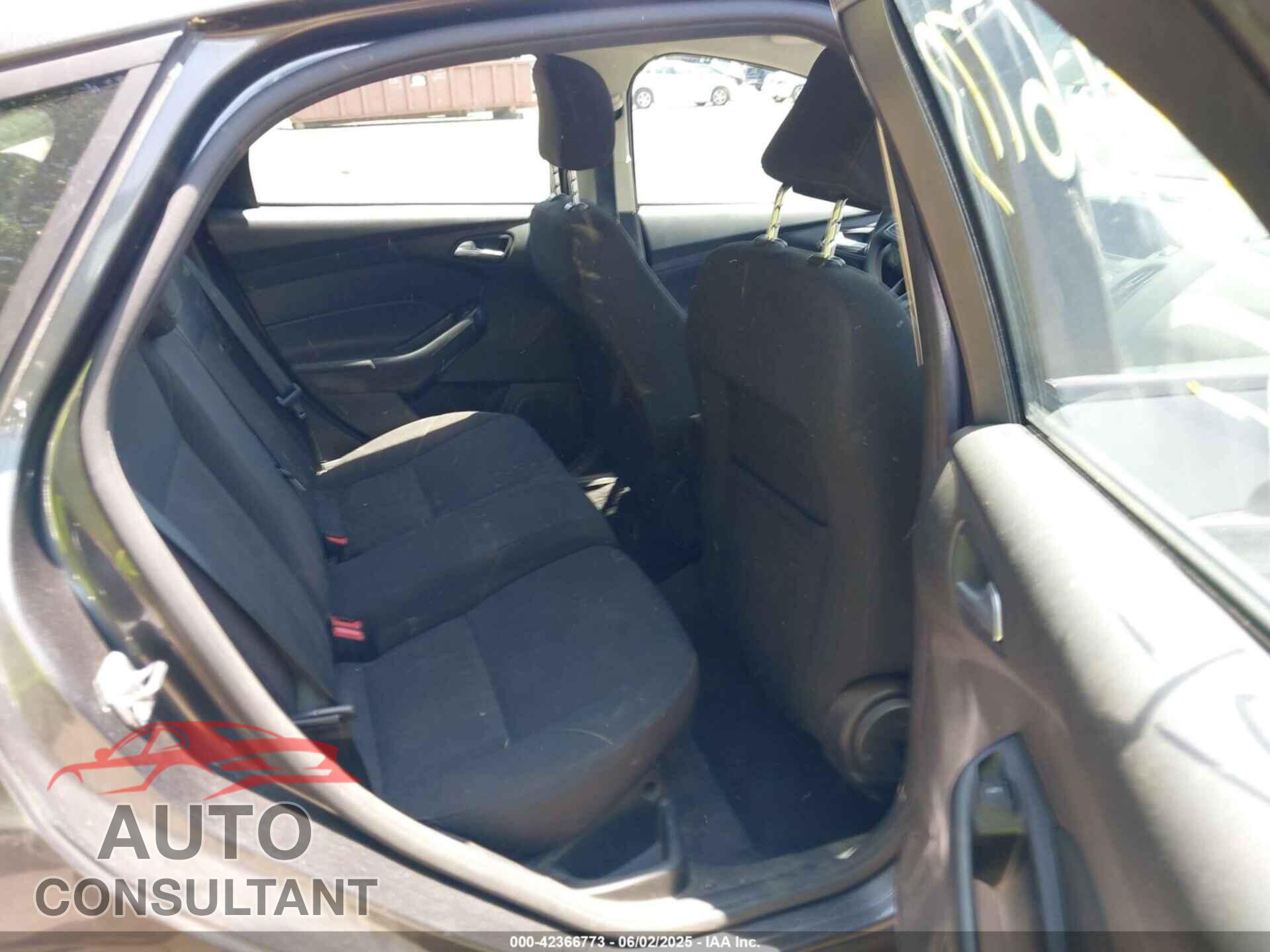 FORD FOCUS 2017 - 1FADP3K27HL327542