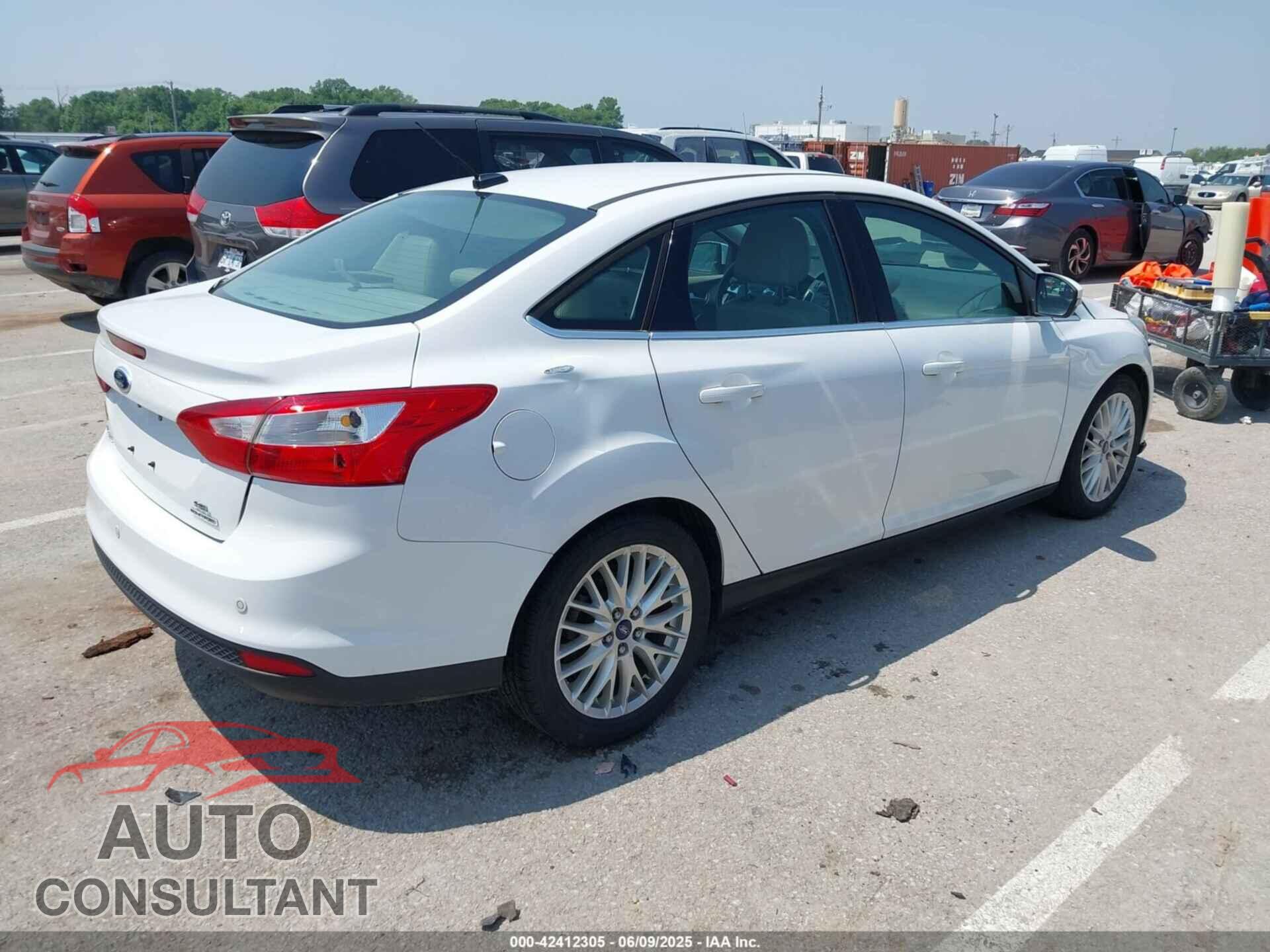 FORD FOCUS 2012 - 1FAHP3H24CL475312